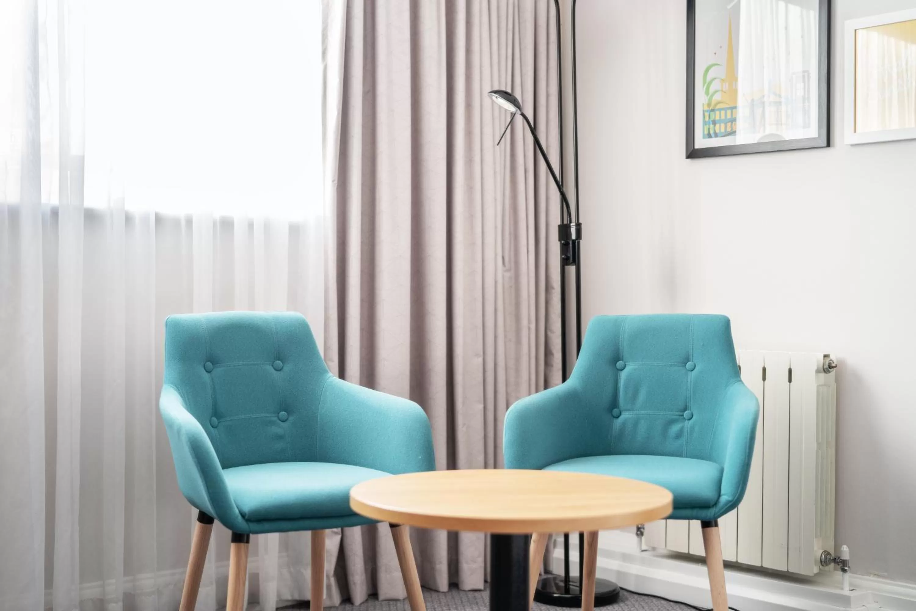 Seating area in Holiday Inn Hemel Hempstead M1, Jct. 8 by IHG