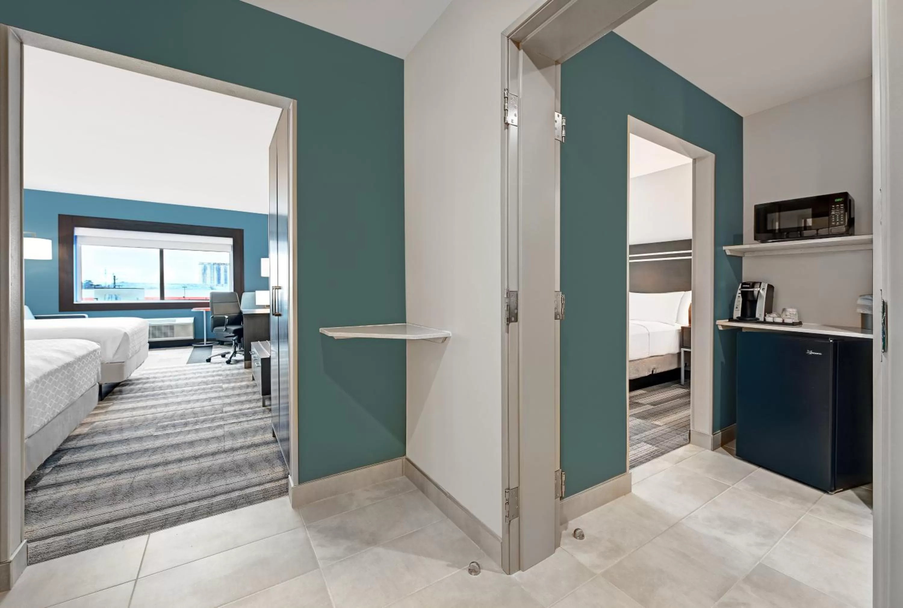 Photo of the whole room, Bed in Holiday Inn Express & Suites Memorial – CityCentre by IHG