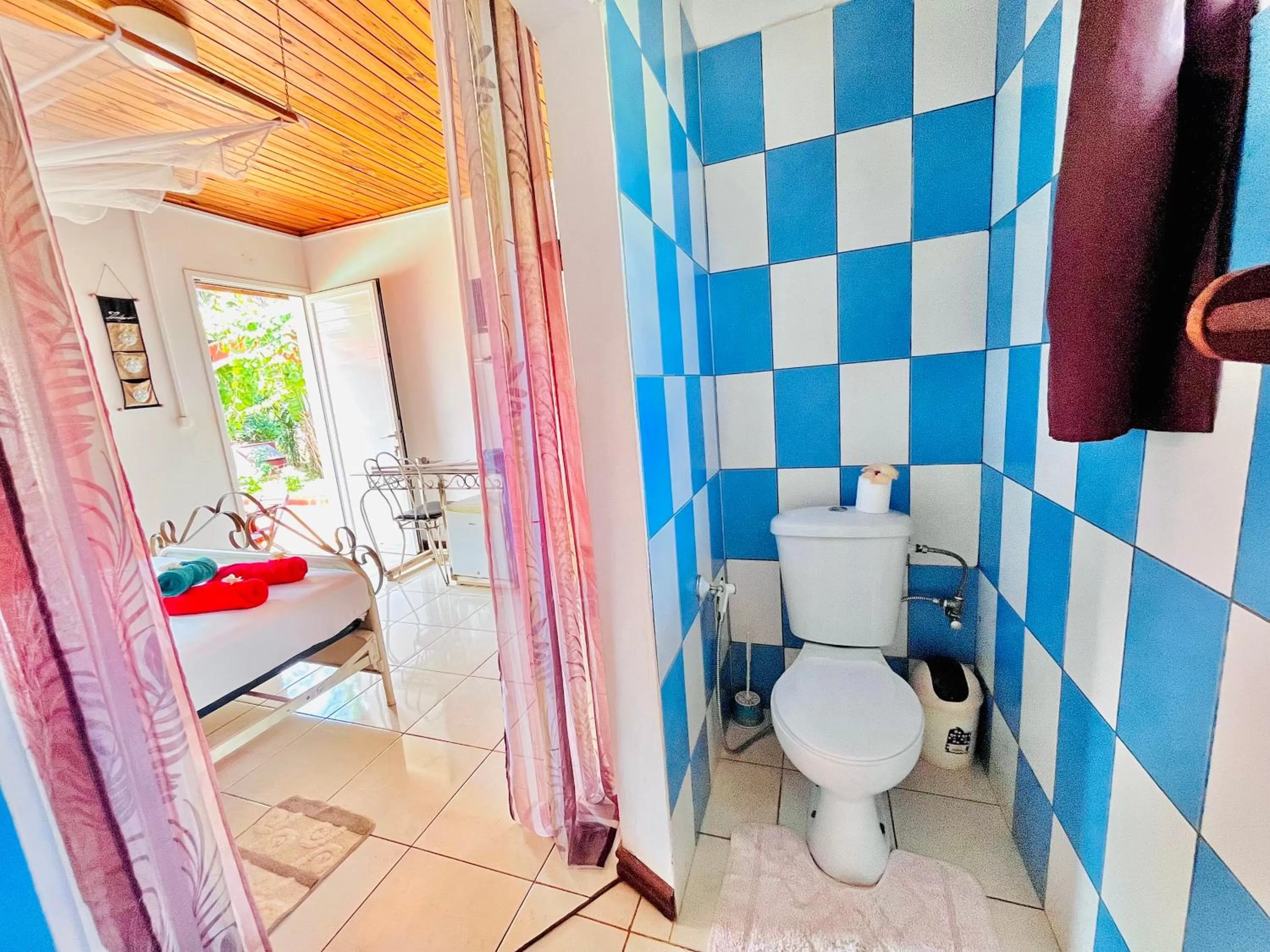 Toilet in Régina Lodge Diégo Suarez Madagascar