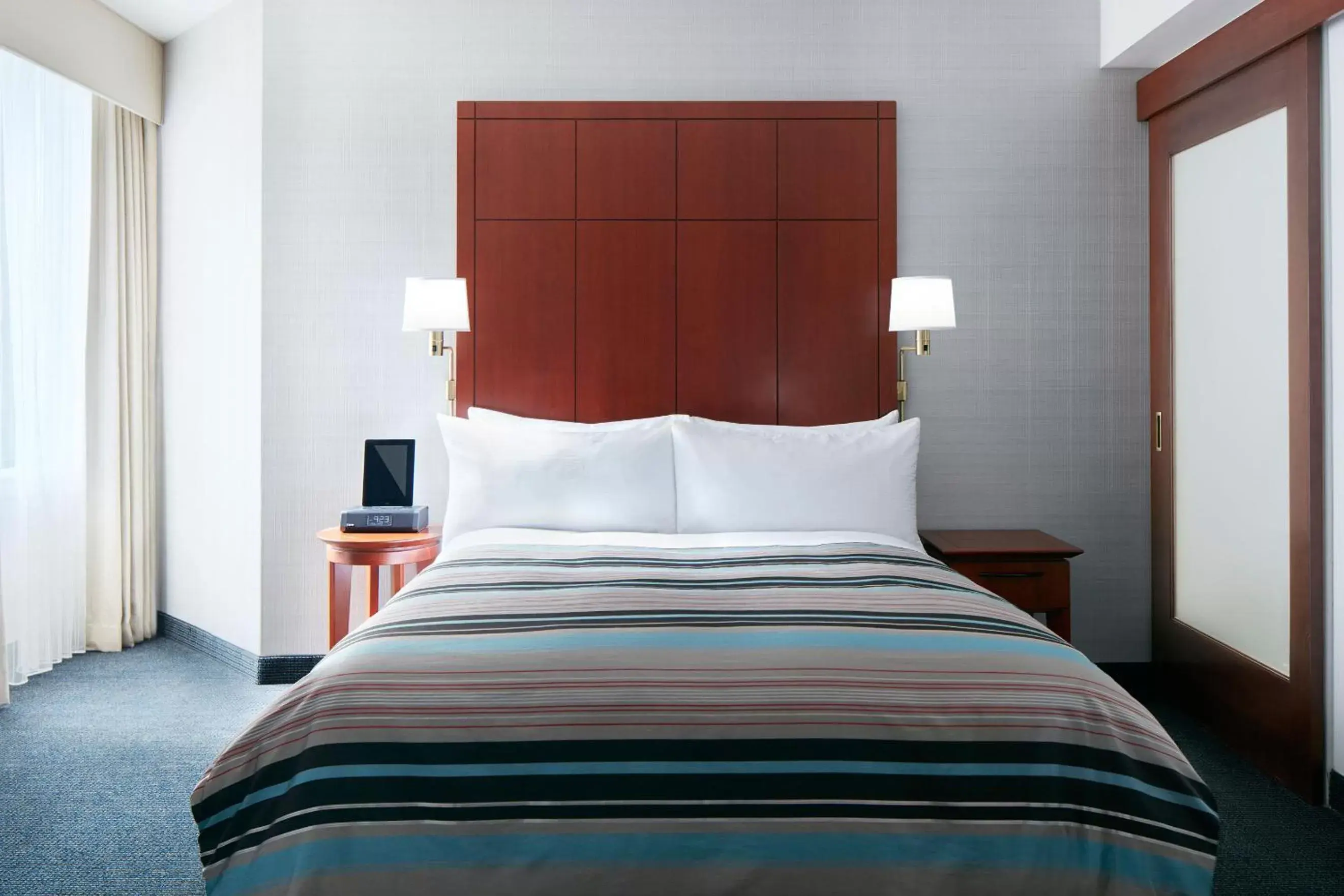 Mobility Accessible Standard Room in Central Loop Hotel Mobility Accessible Standard Room in Central Loop Hotel