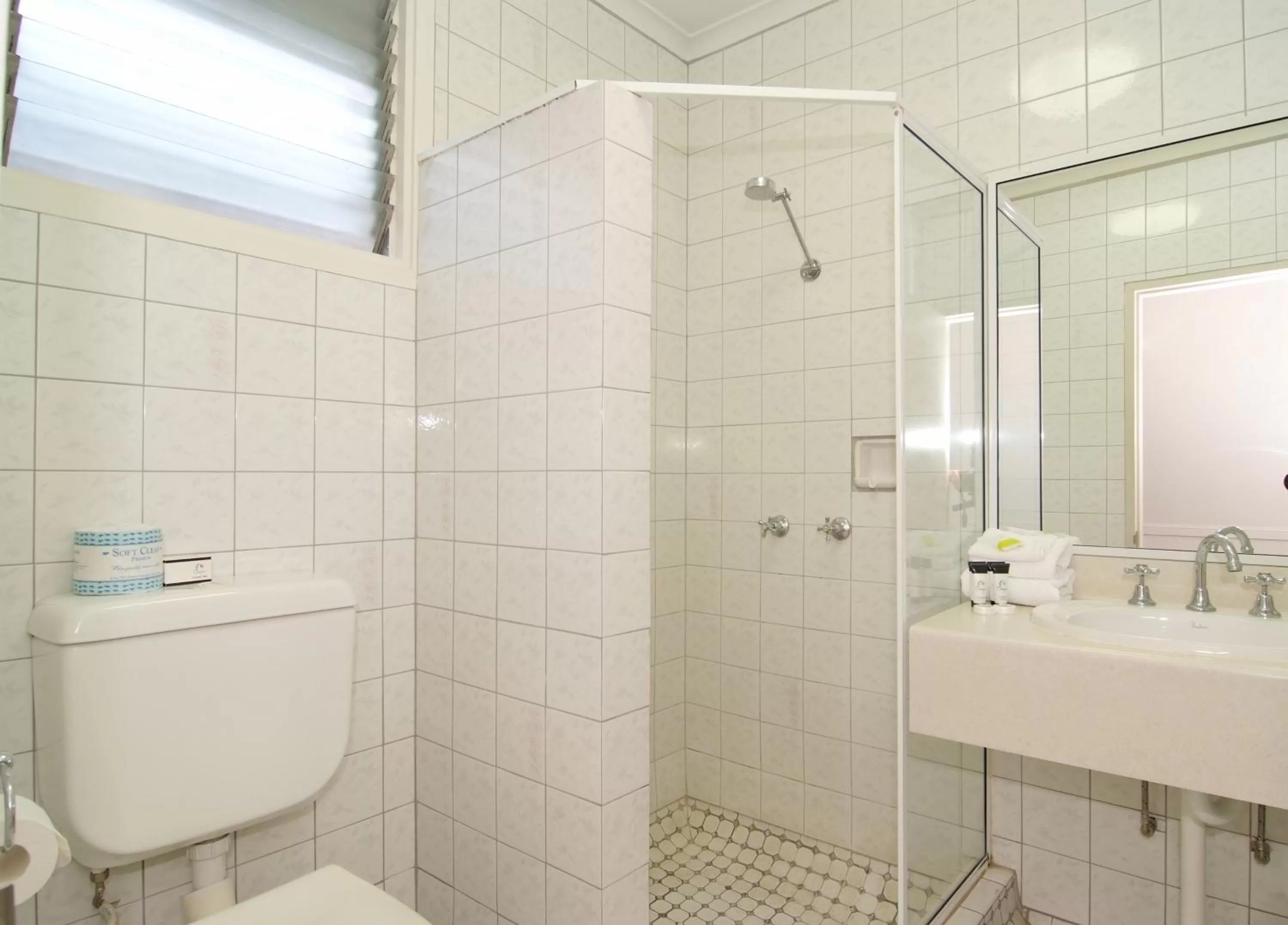 Bathroom in Comfort Inn Cairns City