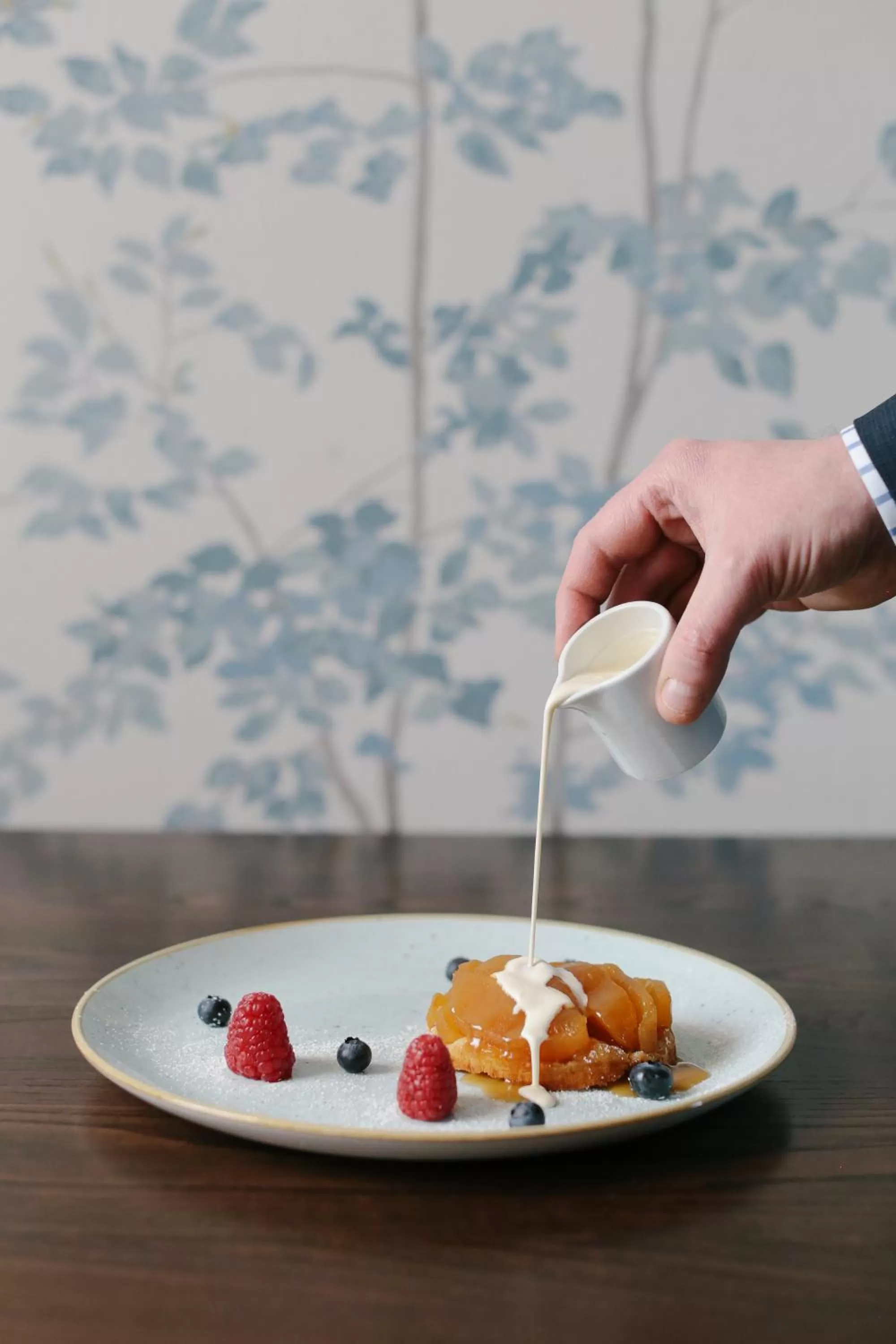 Restaurant/places to eat in Nira Caledonia