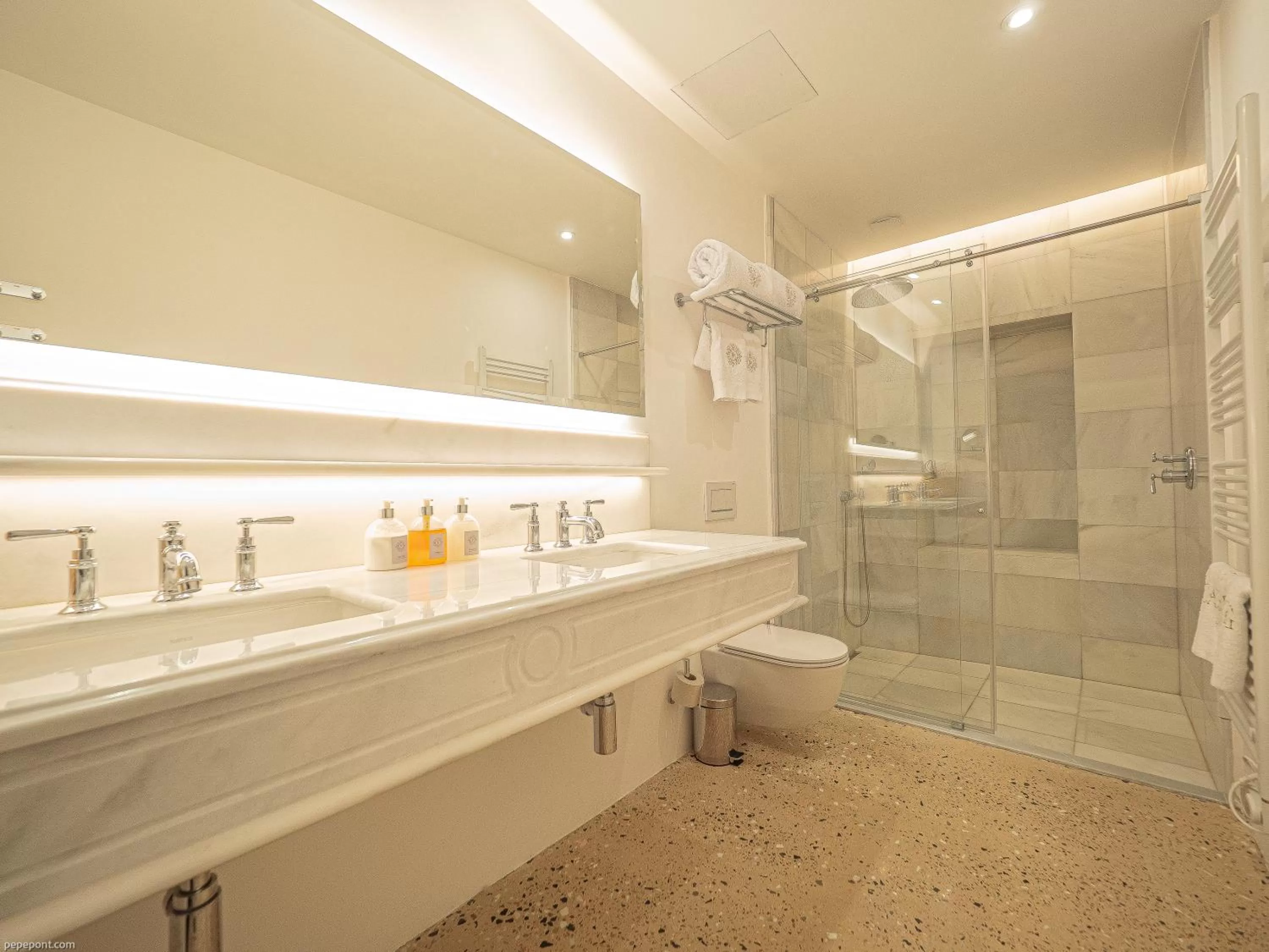 Shower in Ca'n Puig de Sòller