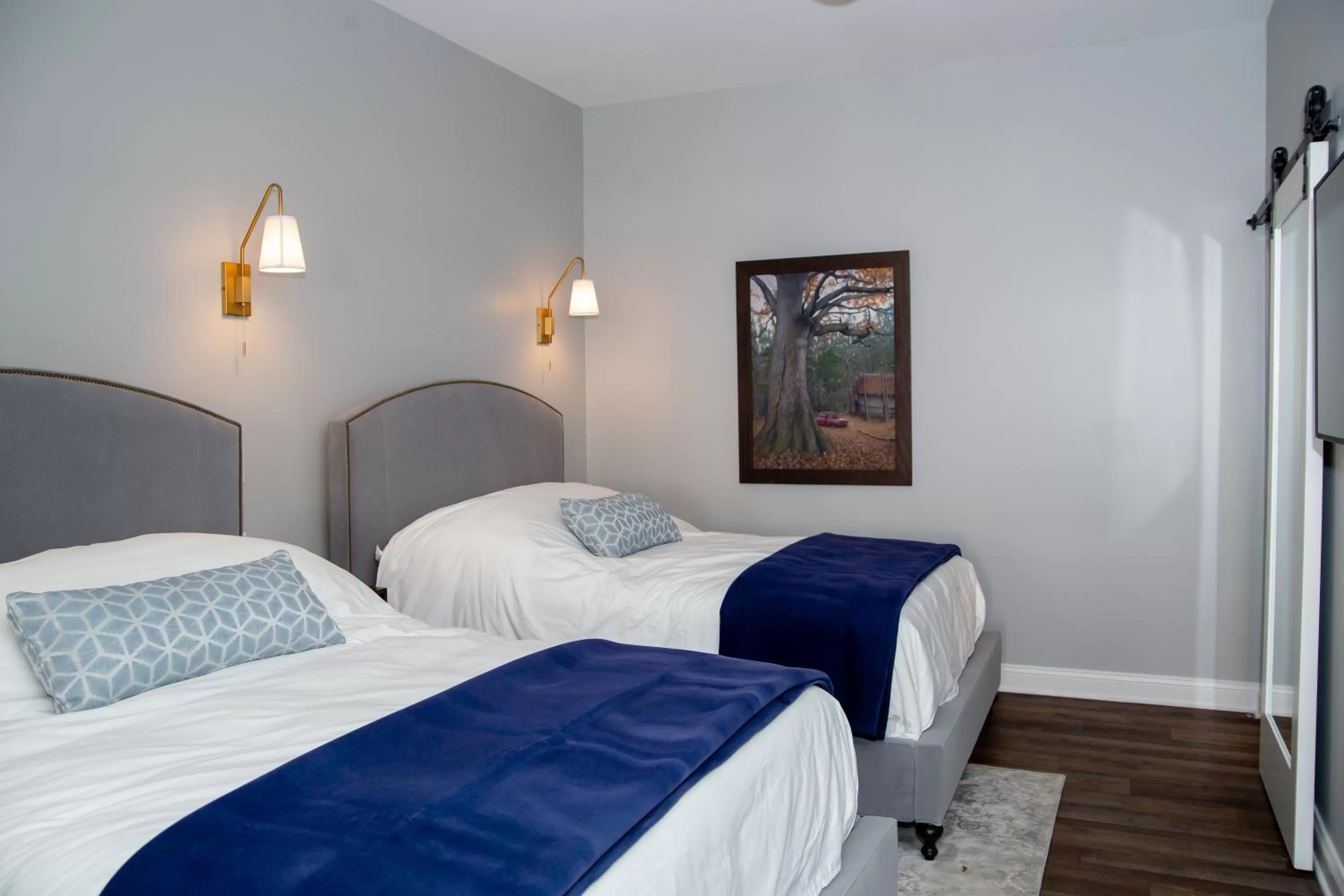 Queen Suite in The Colonial Inn, an Ascend Collection Hotel