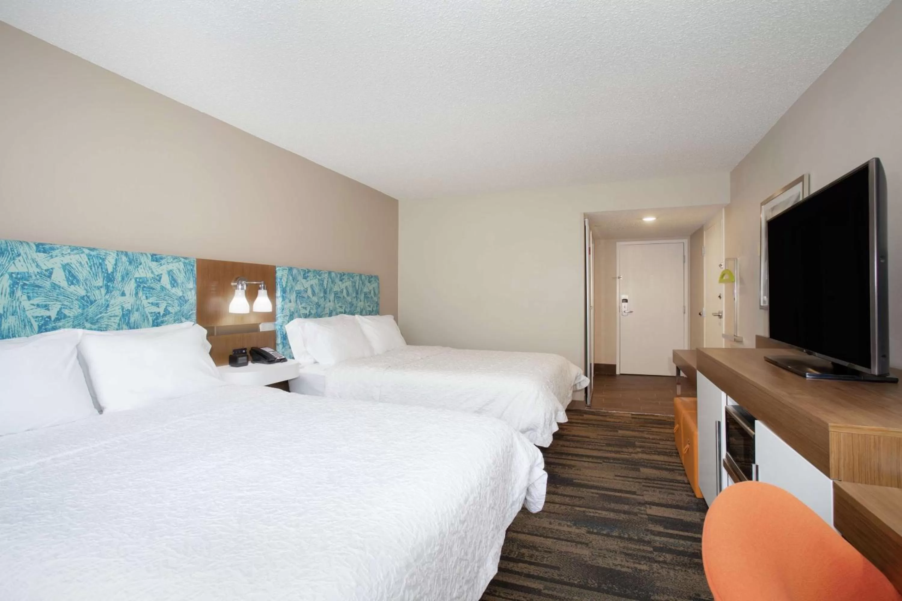 Bedroom, Bed in Hampton Inn & Suites Kansas City-Merriam