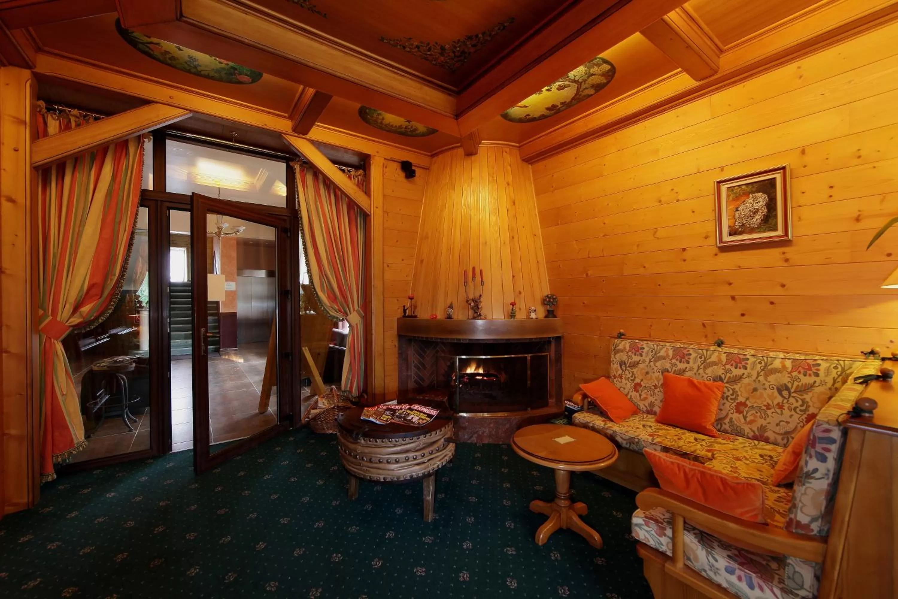 Lounge or bar in Les Loges Du Parc