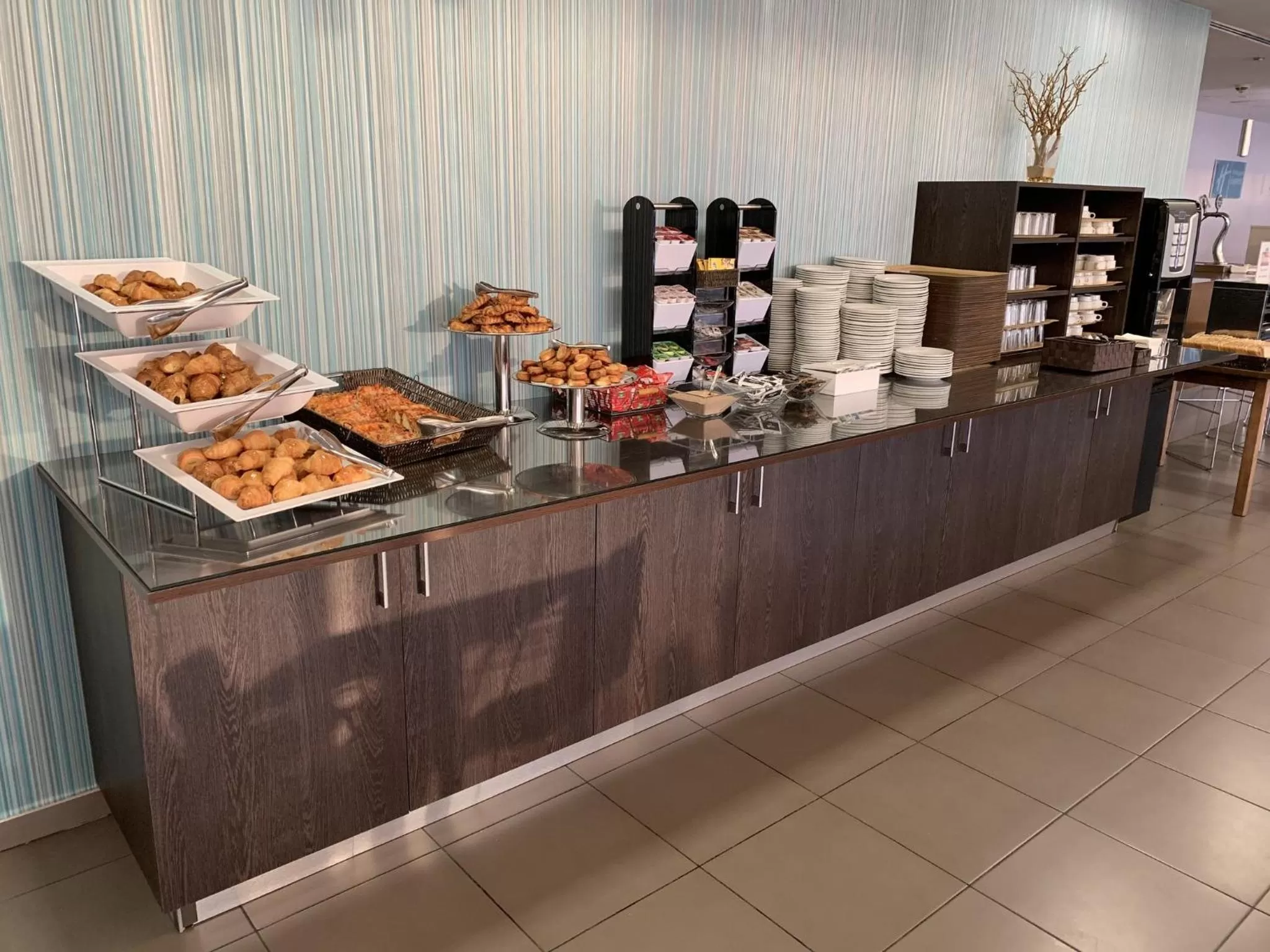 Restaurant/places to eat in Holiday Inn Express Vitoria by IHG