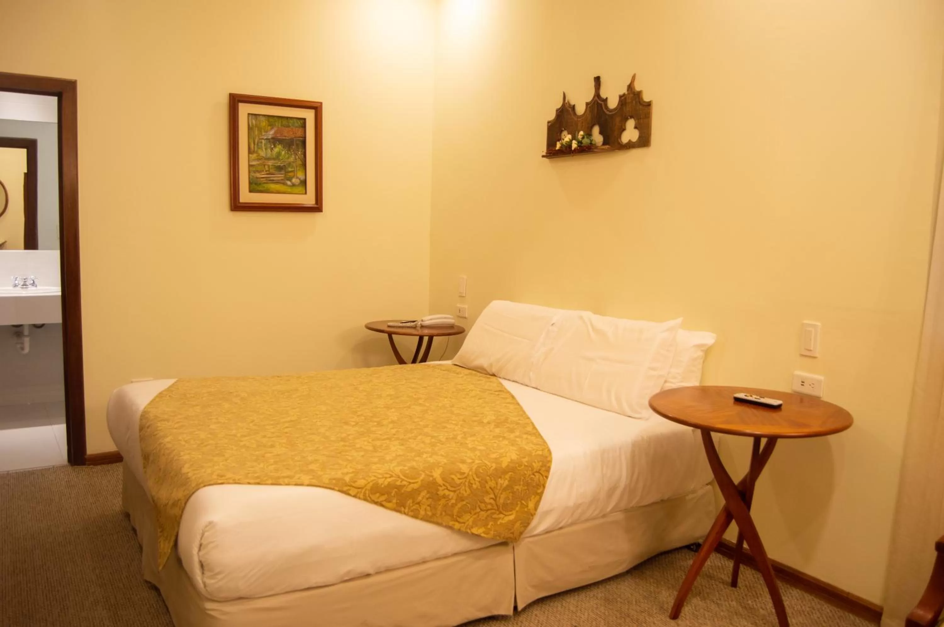 Restaurant/places to eat, Bed in Hotel Carvallo