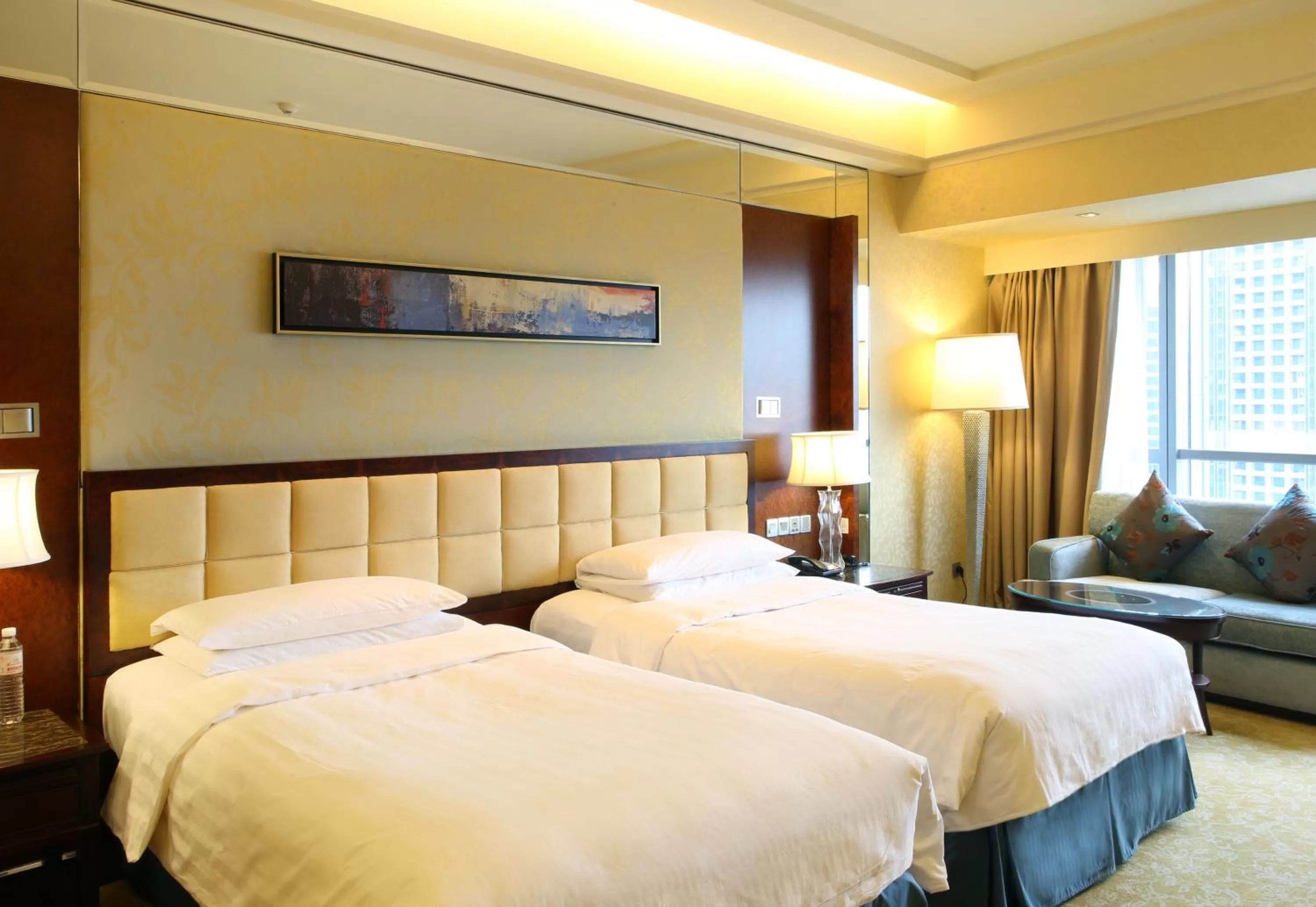 Photo of the whole room, Bed in Shangri-La Qingdao