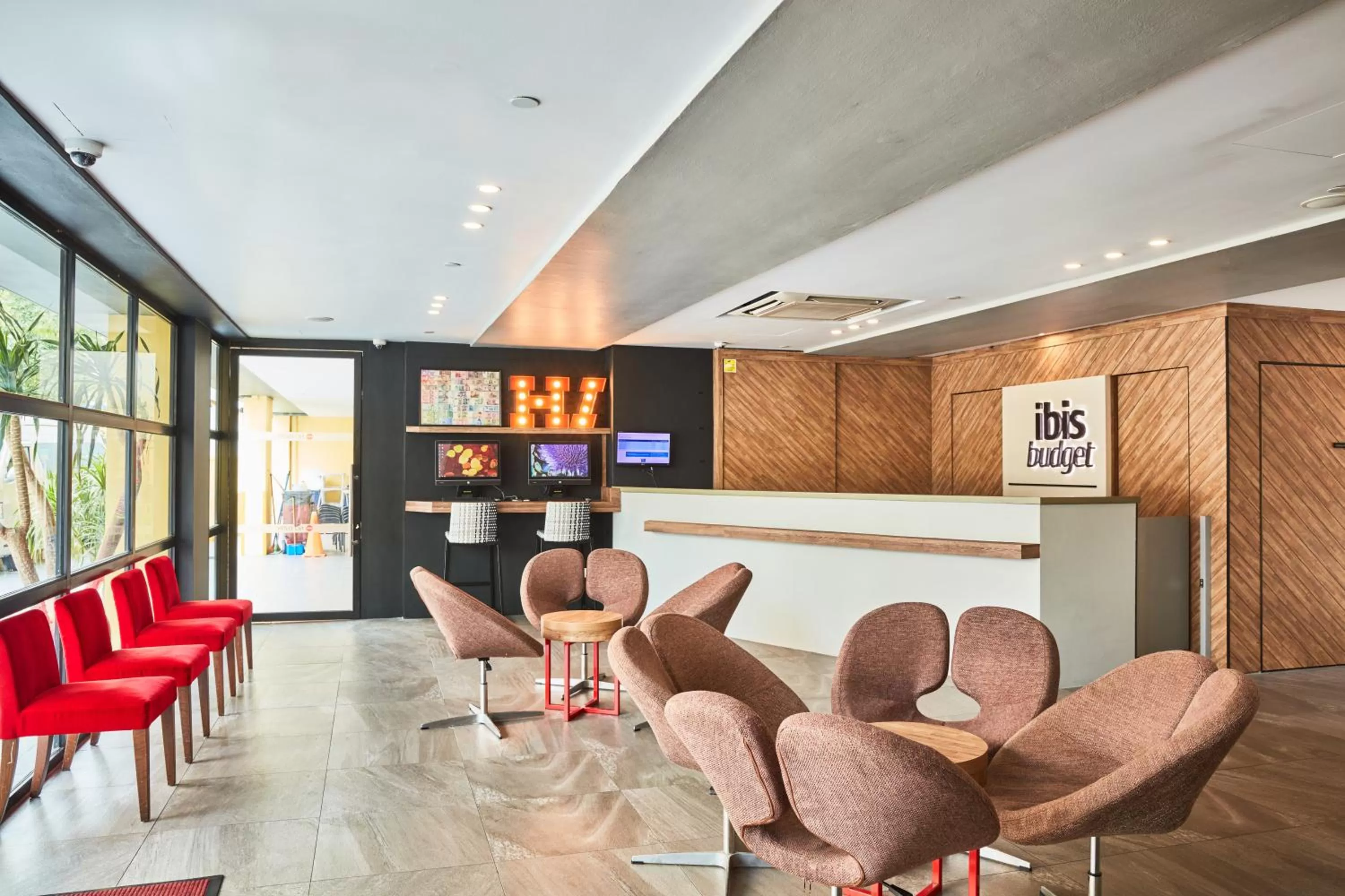 Lobby or reception in ibis budget Singapore Pearl