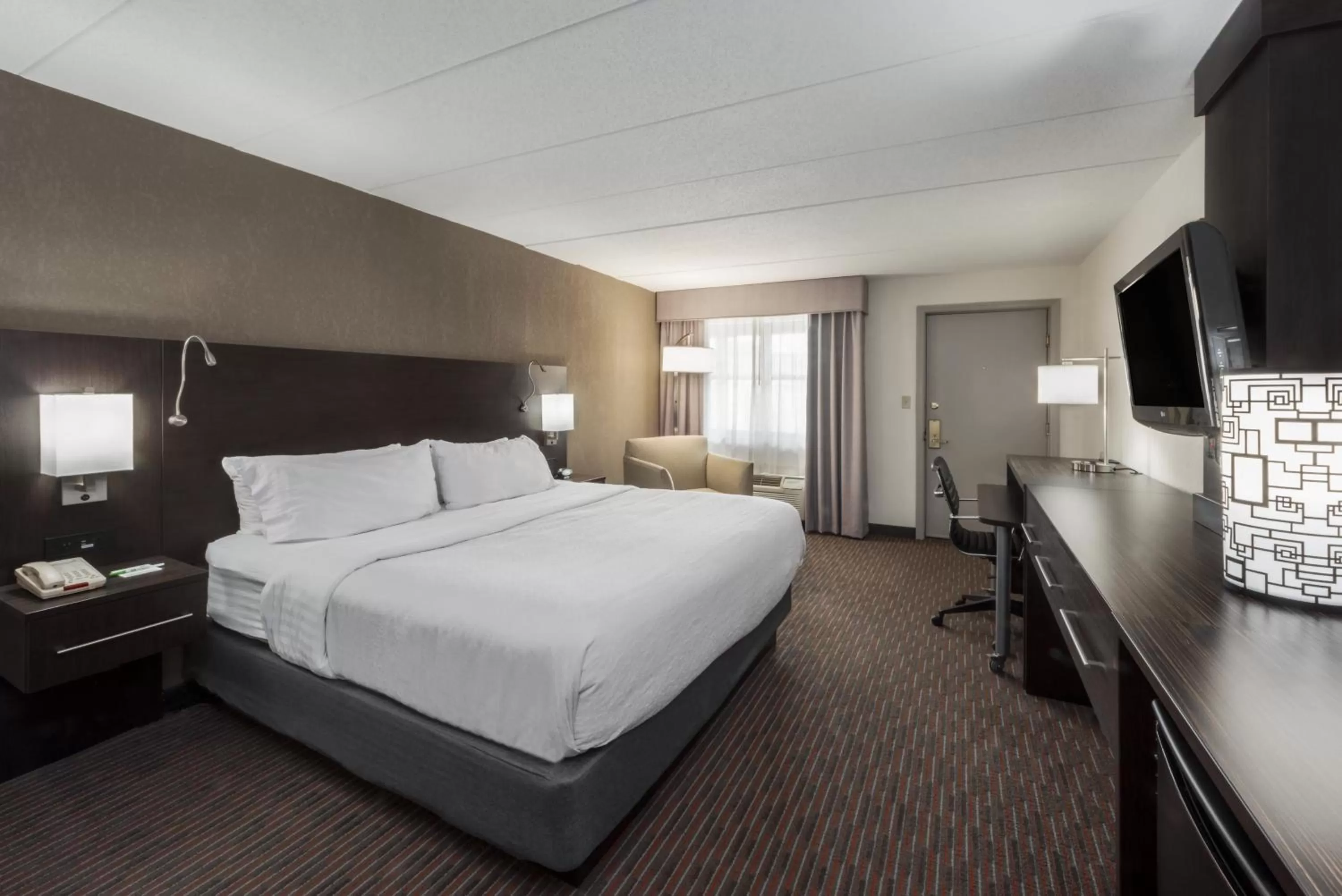 Photo of the whole room, Bed in Holiday Inn At Six Flags Saint Louis by IHG