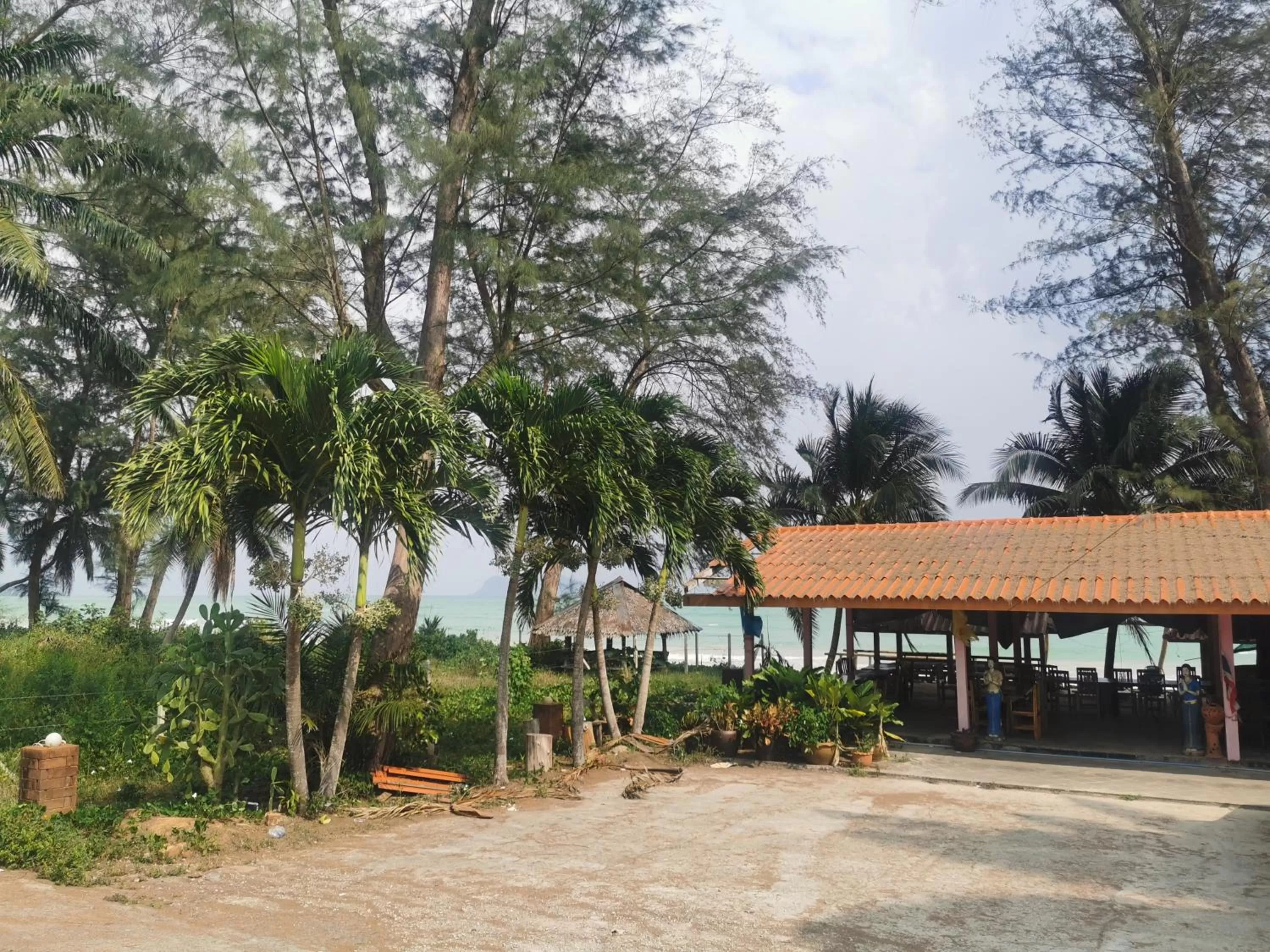 Restaurant/places to eat in Lung Pod 9 resort