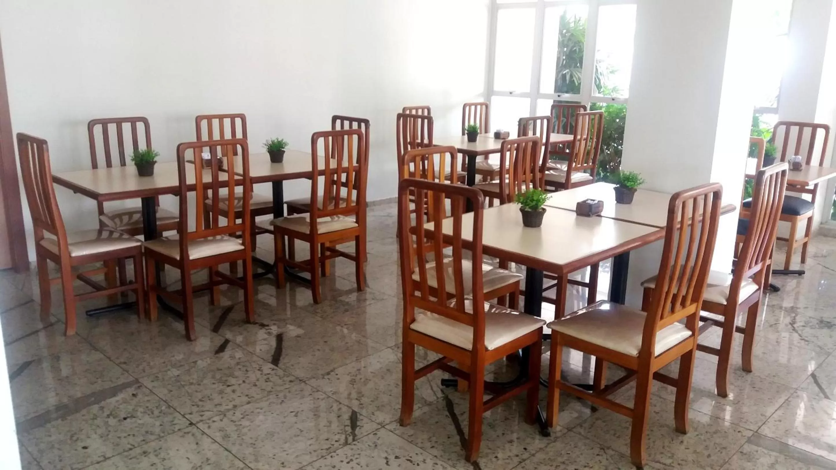 Restaurant/places to eat in JVA Fenix Hotel