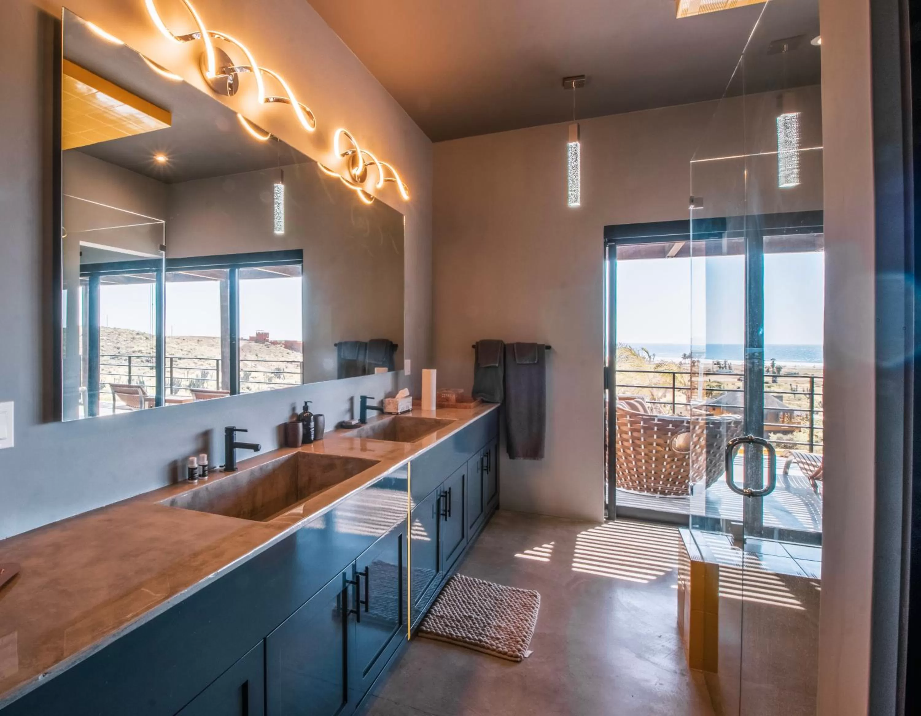 Shower, Kitchen/Kitchenette in Cerritos Surf Residences