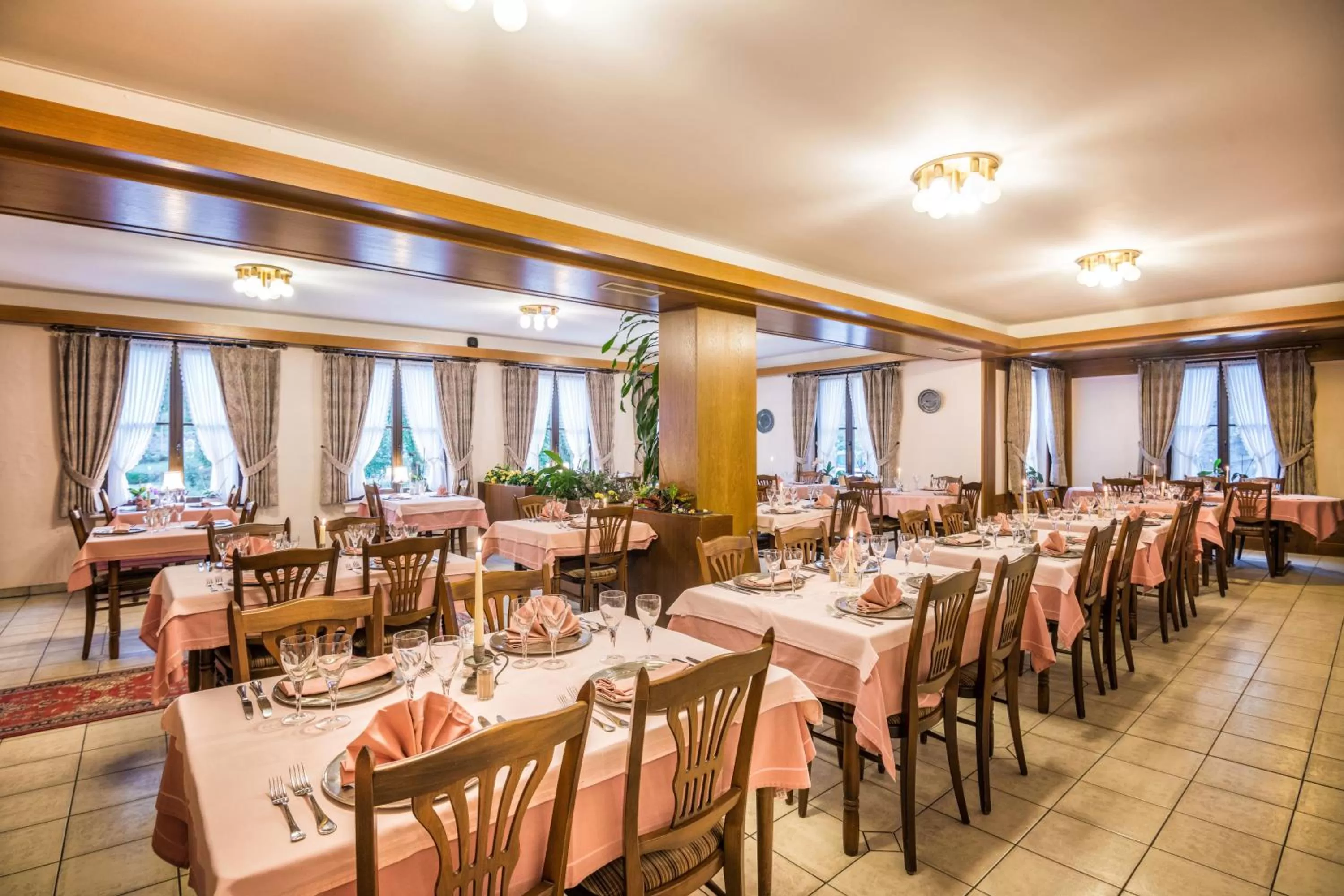 Restaurant/places to eat in Hotel Le Postillon