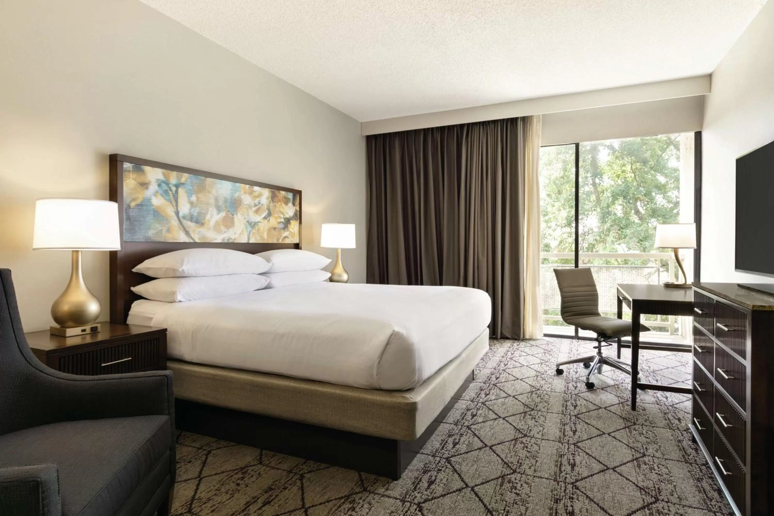 Bedroom, Bed in DoubleTree by Hilton Atlanta Northeast/Northlake