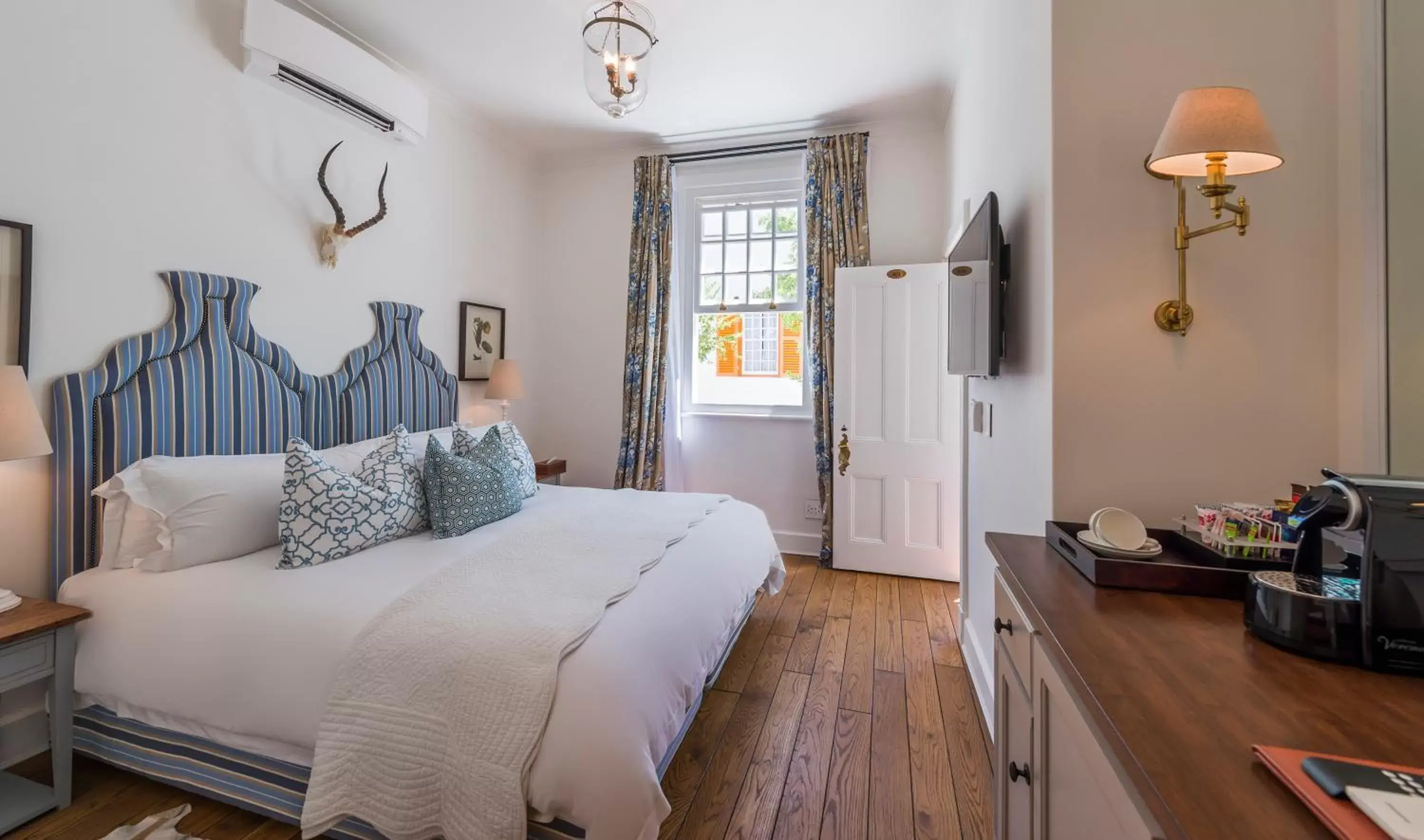 Budget Double Room with Shower Only - single occupancy in Drostdy Hotel Budget Double Room with Shower Only - single occupancy in Drostdy Hotel