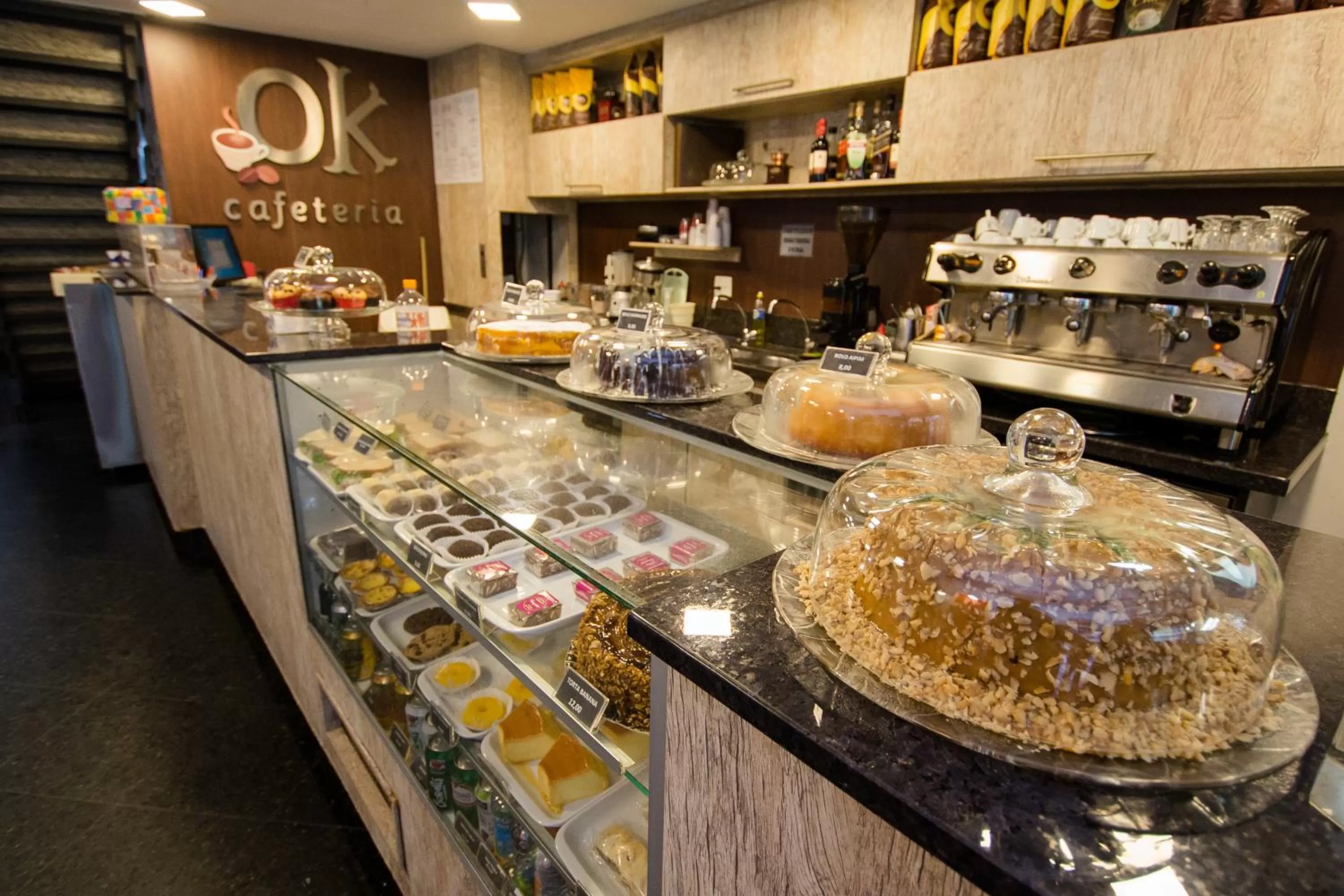 Restaurant/places to eat in Hotel OK