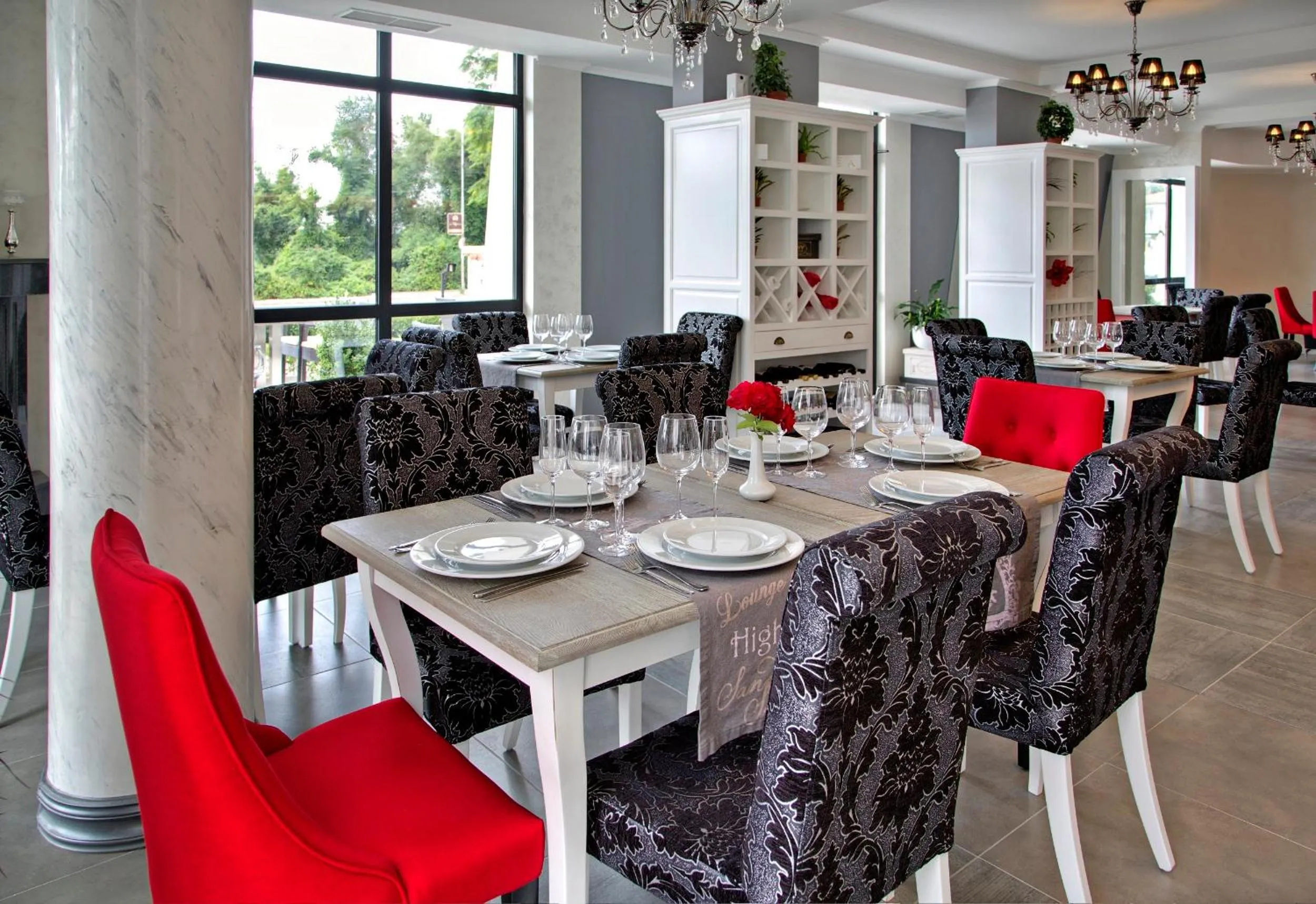 Restaurant/places to eat in White Rock Castle Suite Hotel & SPA