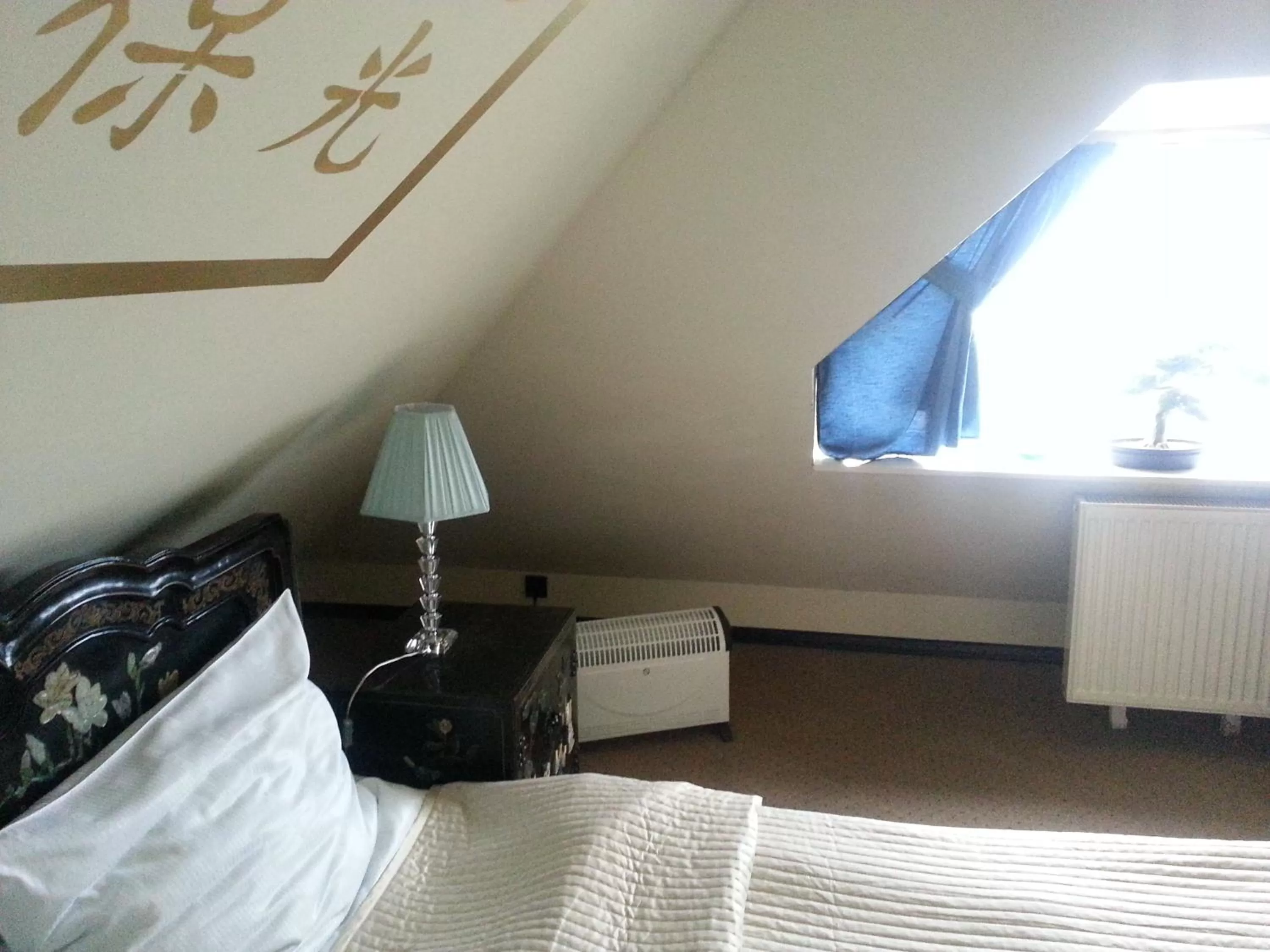 Bedroom, Bed in Hotel Zhong Hua