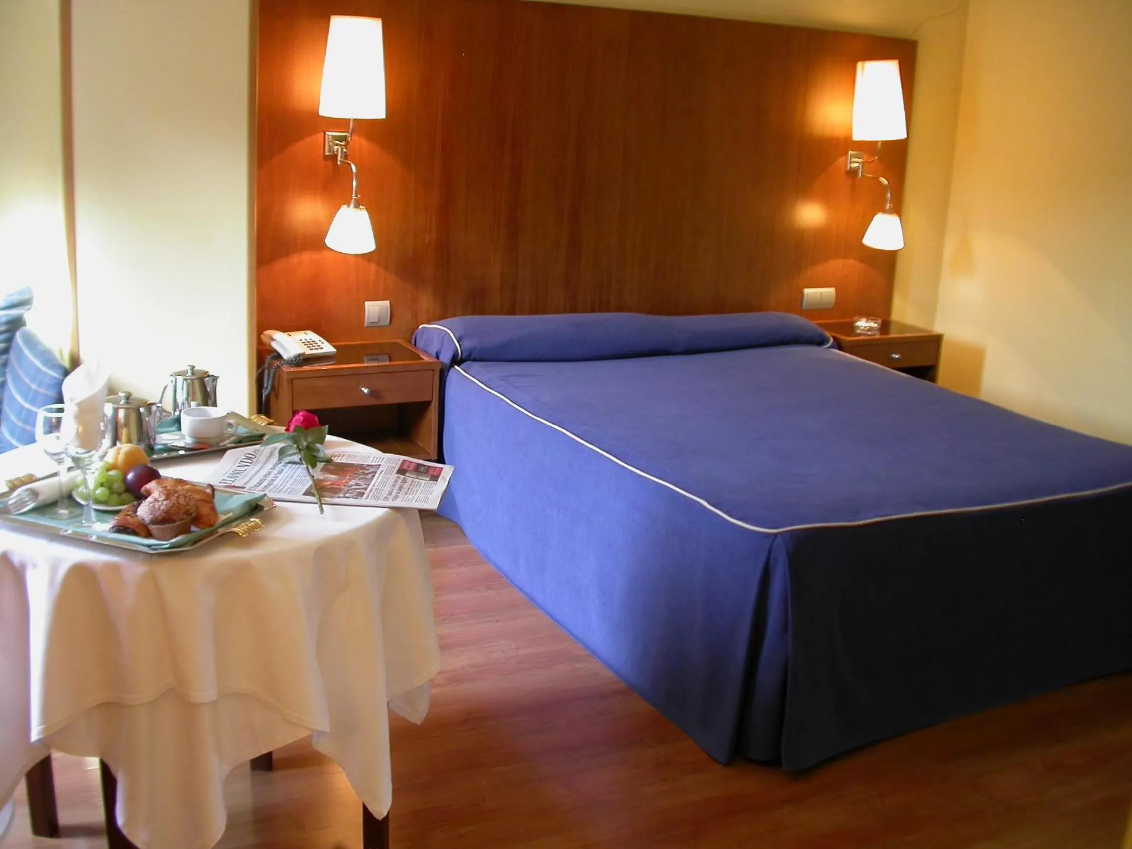 Photo of the whole room, Bed in Hotel Galaico