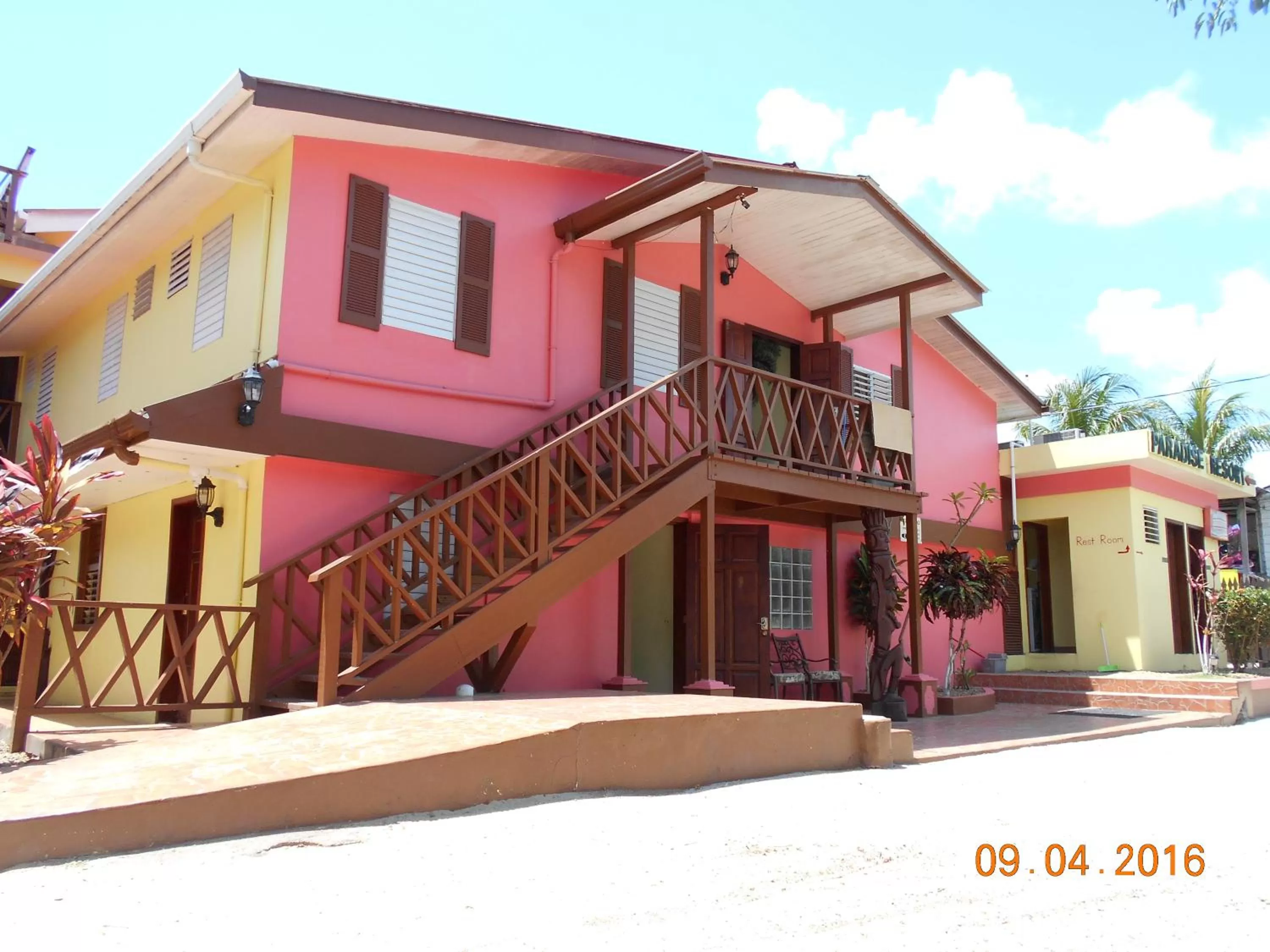 Facade/entrance, Property Building in Alan's Paradise Hotel