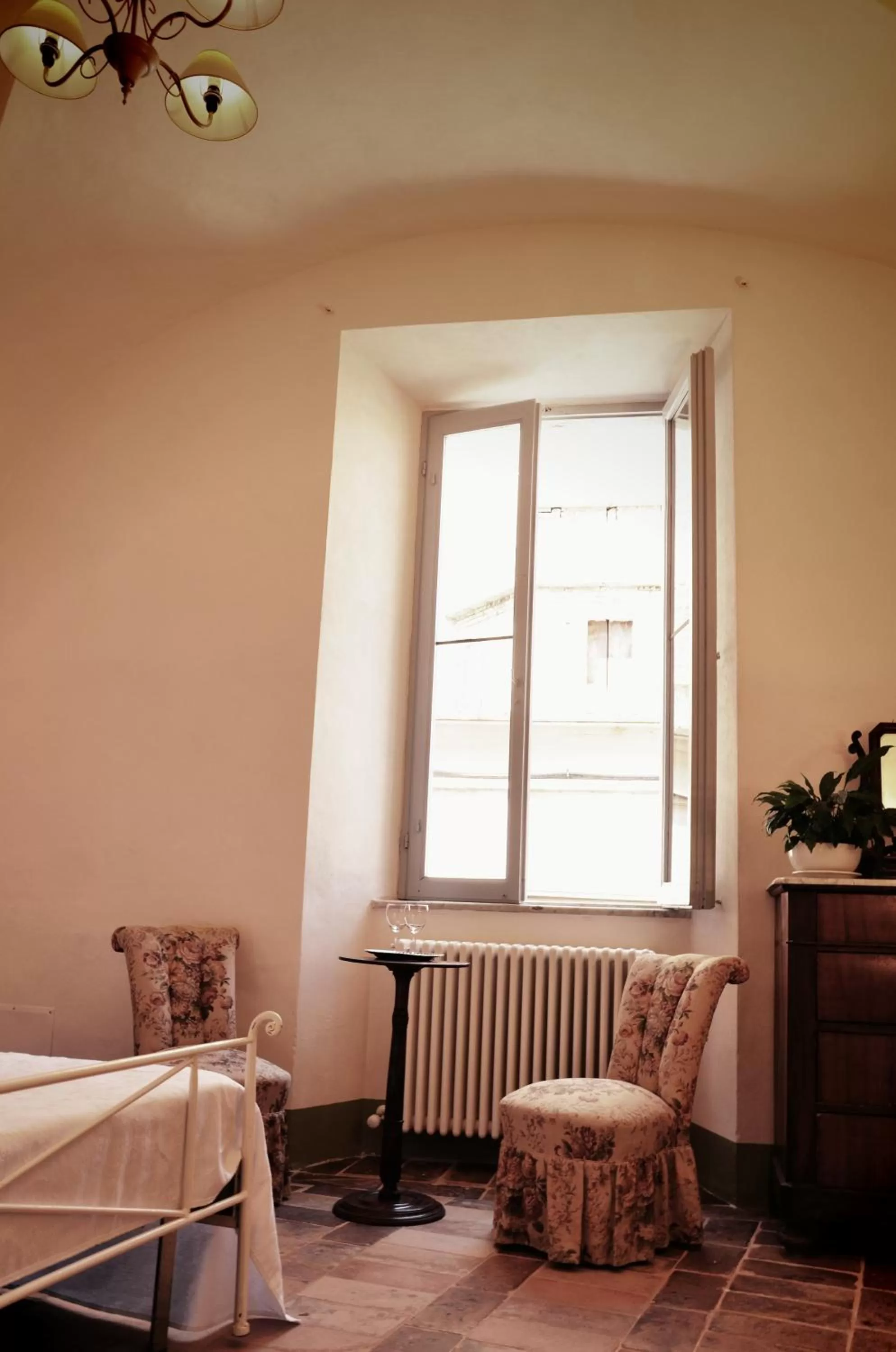 Photo of the whole room in B&B Antica Biblioteca