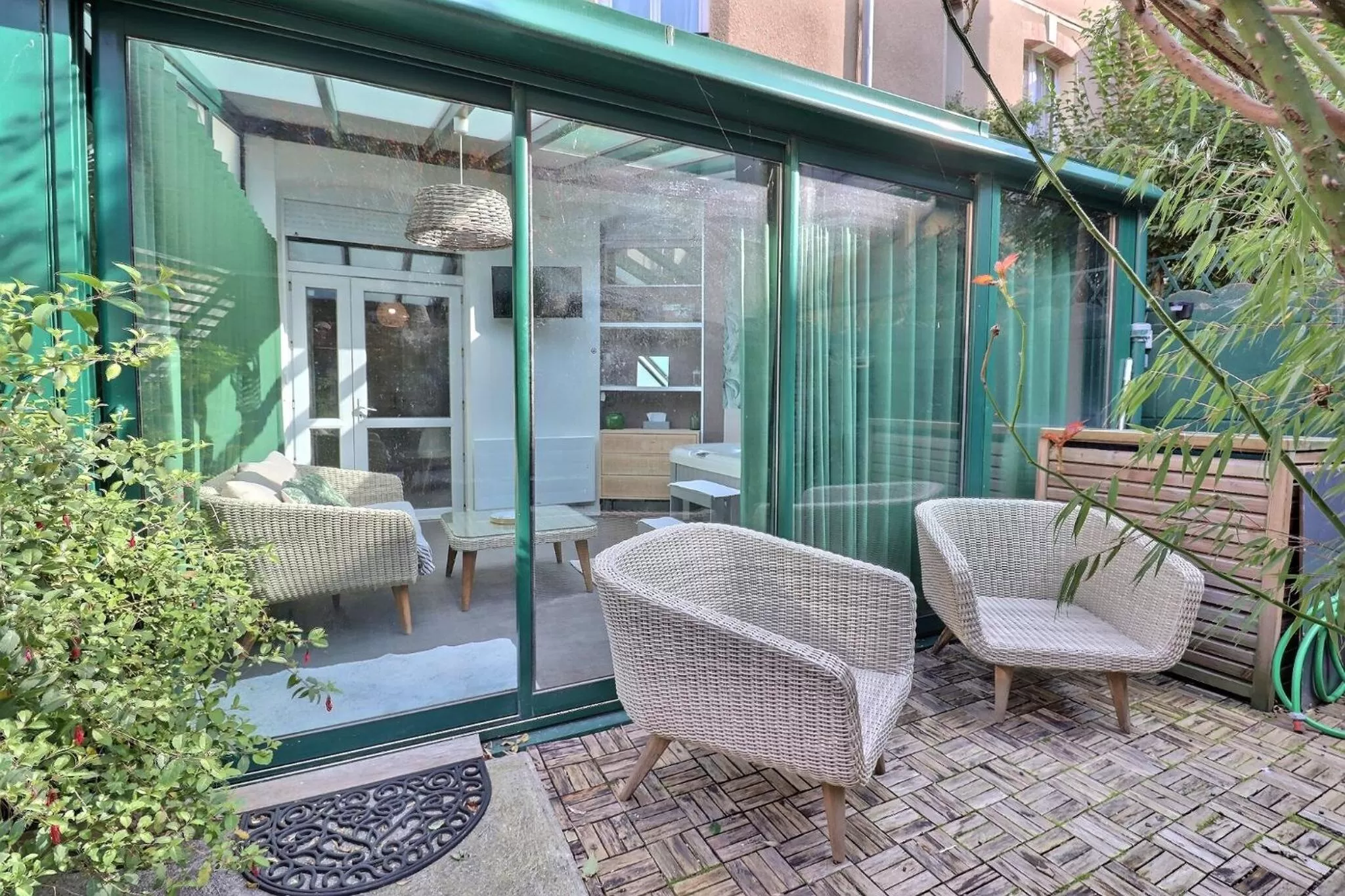 Patio in Garden Hotel Rennes Centre Gare