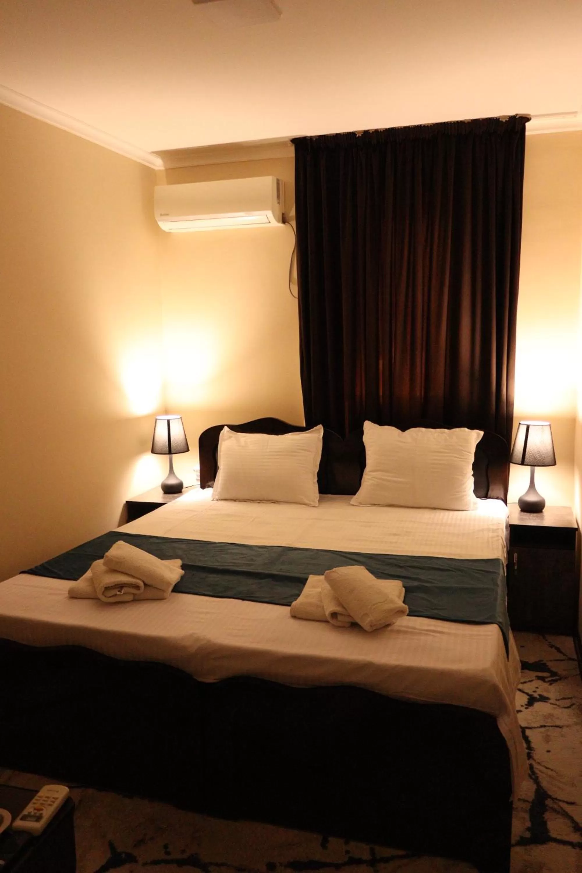 Bedroom, Bed in Al Bukhari