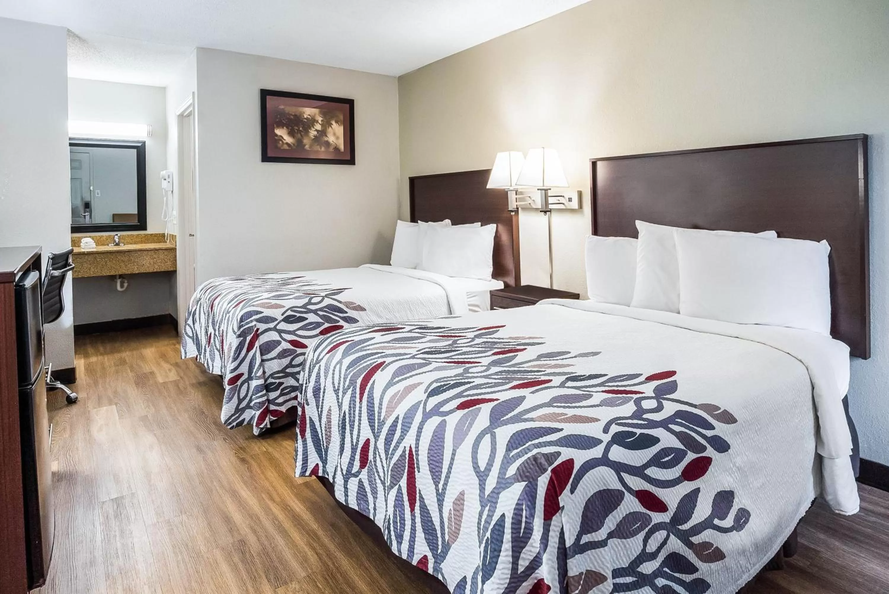 Photo of the whole room, Bed in Red Roof Inn Spartanburg - I-26