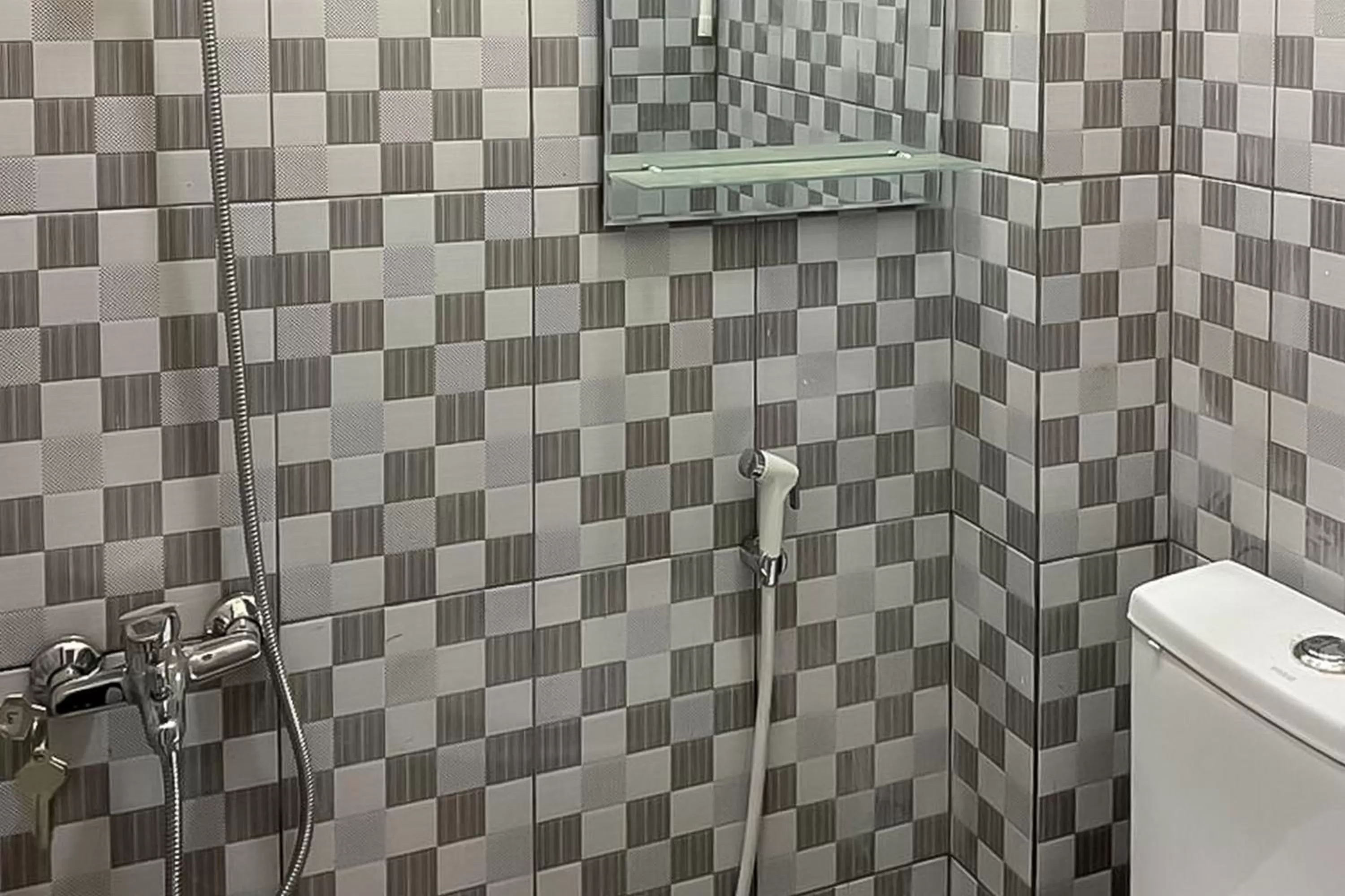 Bathroom in RedDoorz Syariah near PKOR Lampung