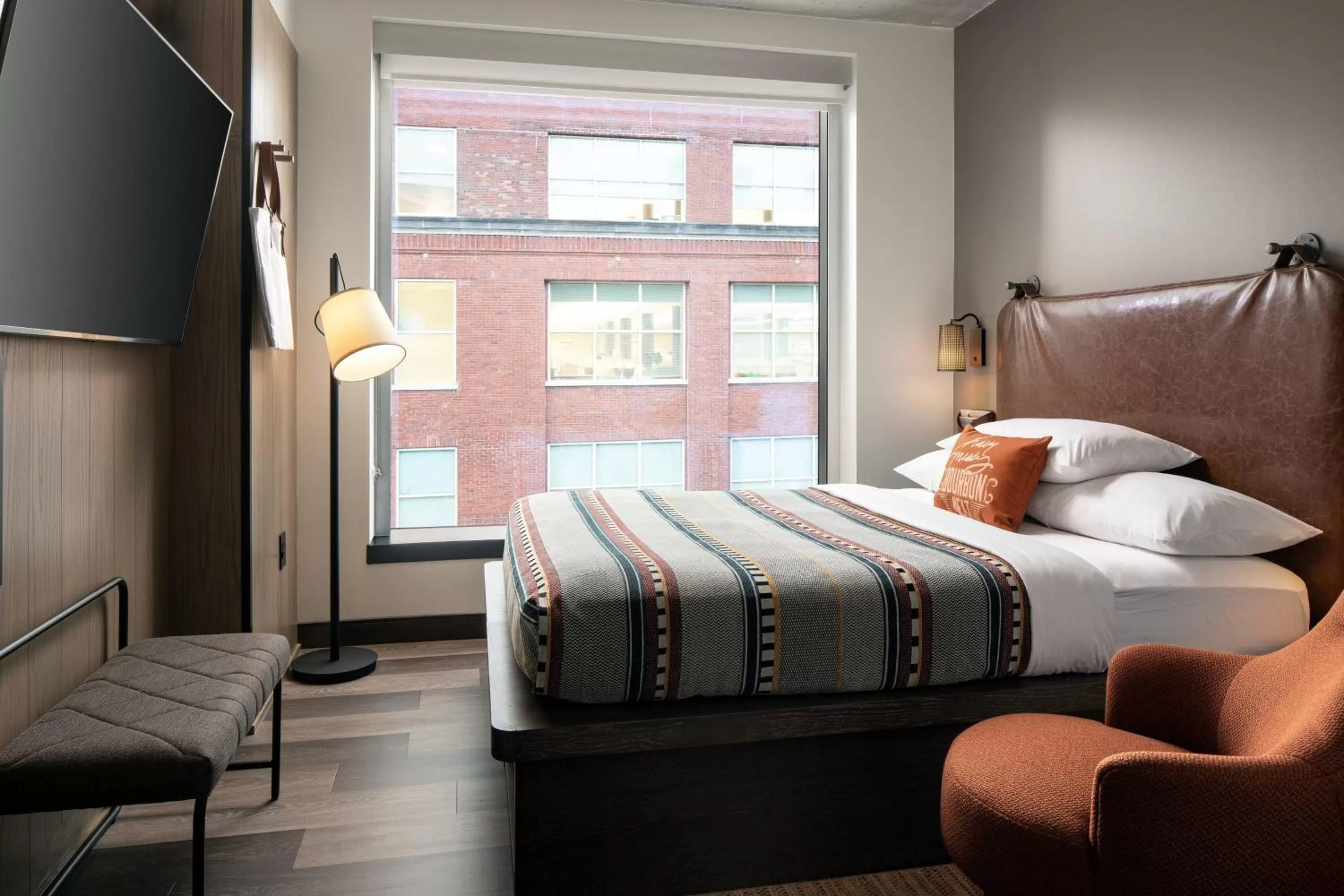 Queen Room with Roll-in Shower - Mobility Accessible in Moxy Louisville Downtown