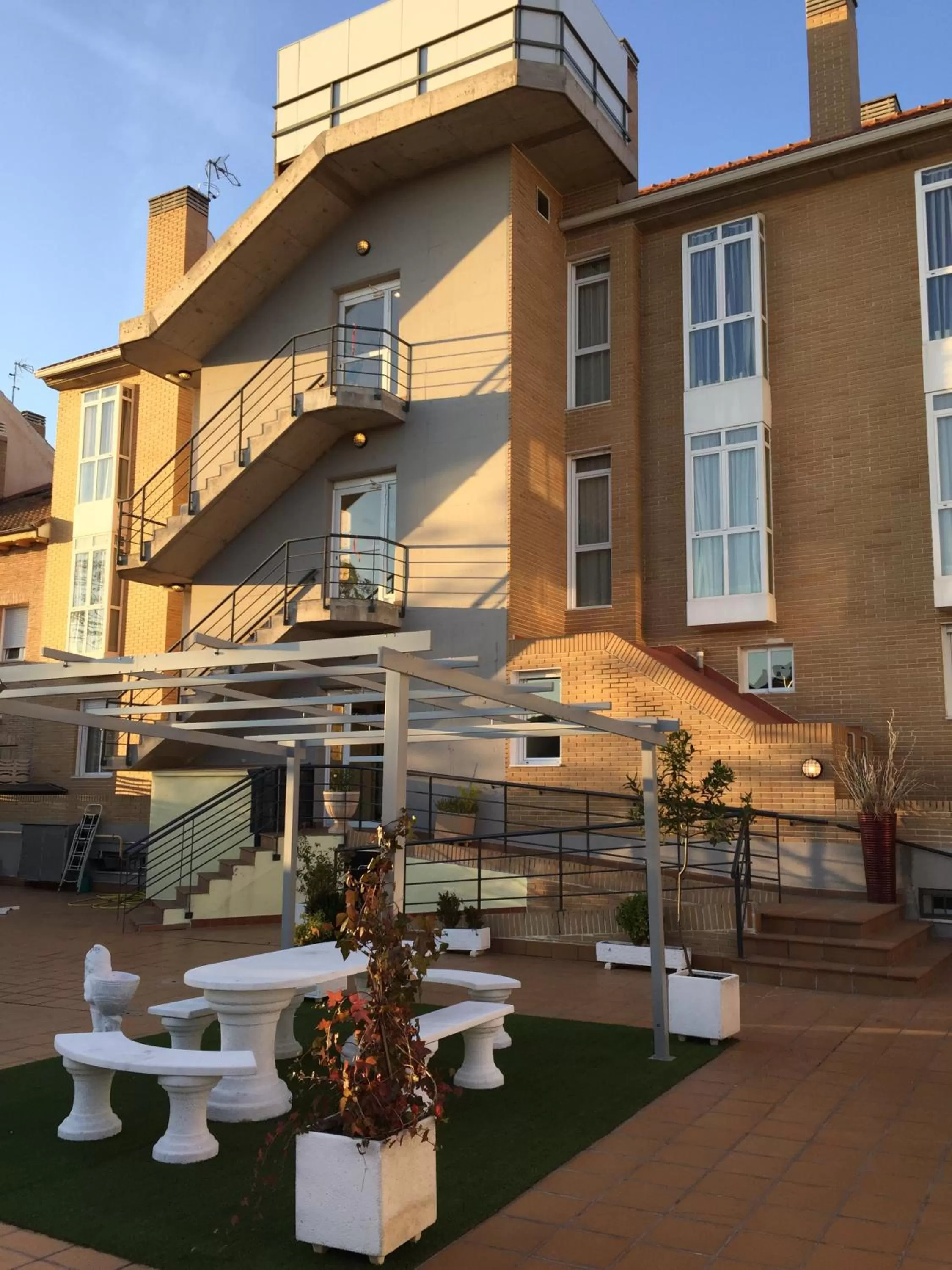 Property building in Hotel Barajas Plaza