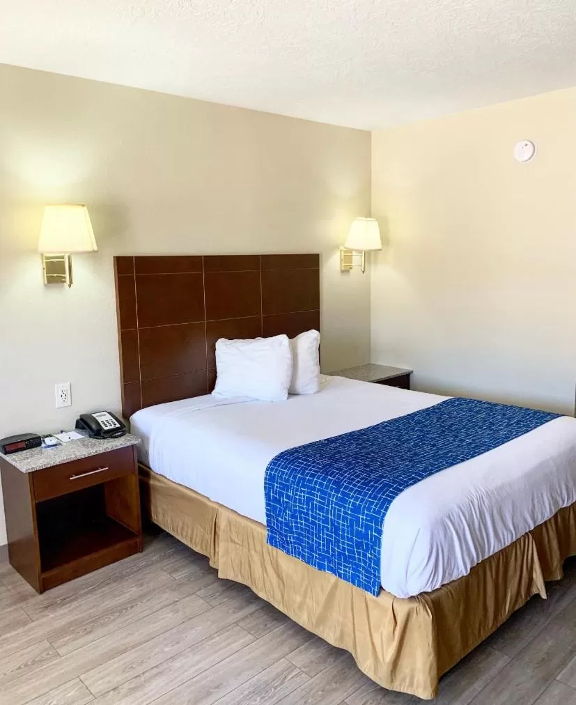 Bed in Travelodge by Wyndham Cedar City