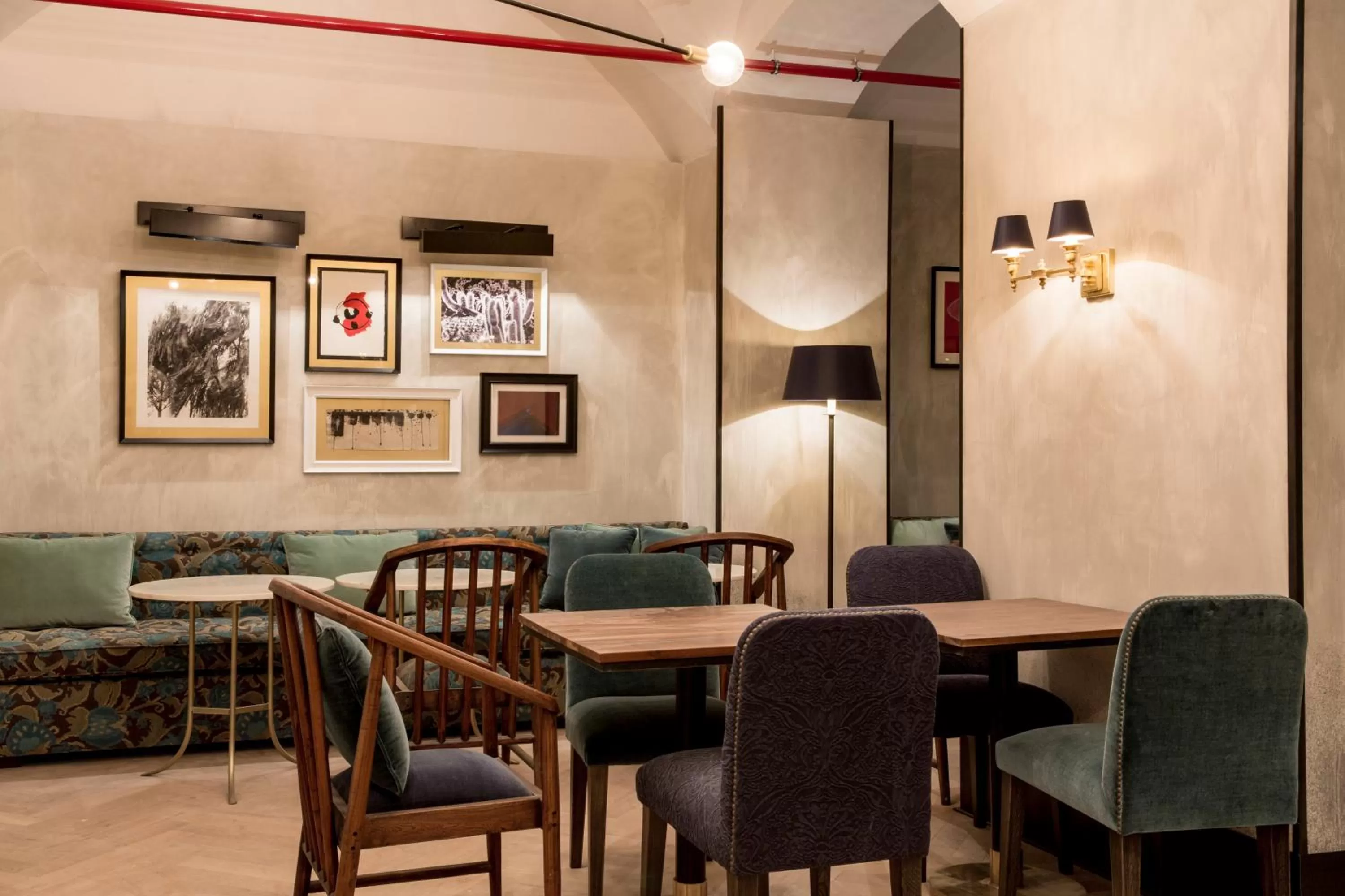 Lounge or bar in Hotel Midmost by Majestic Hotel Group