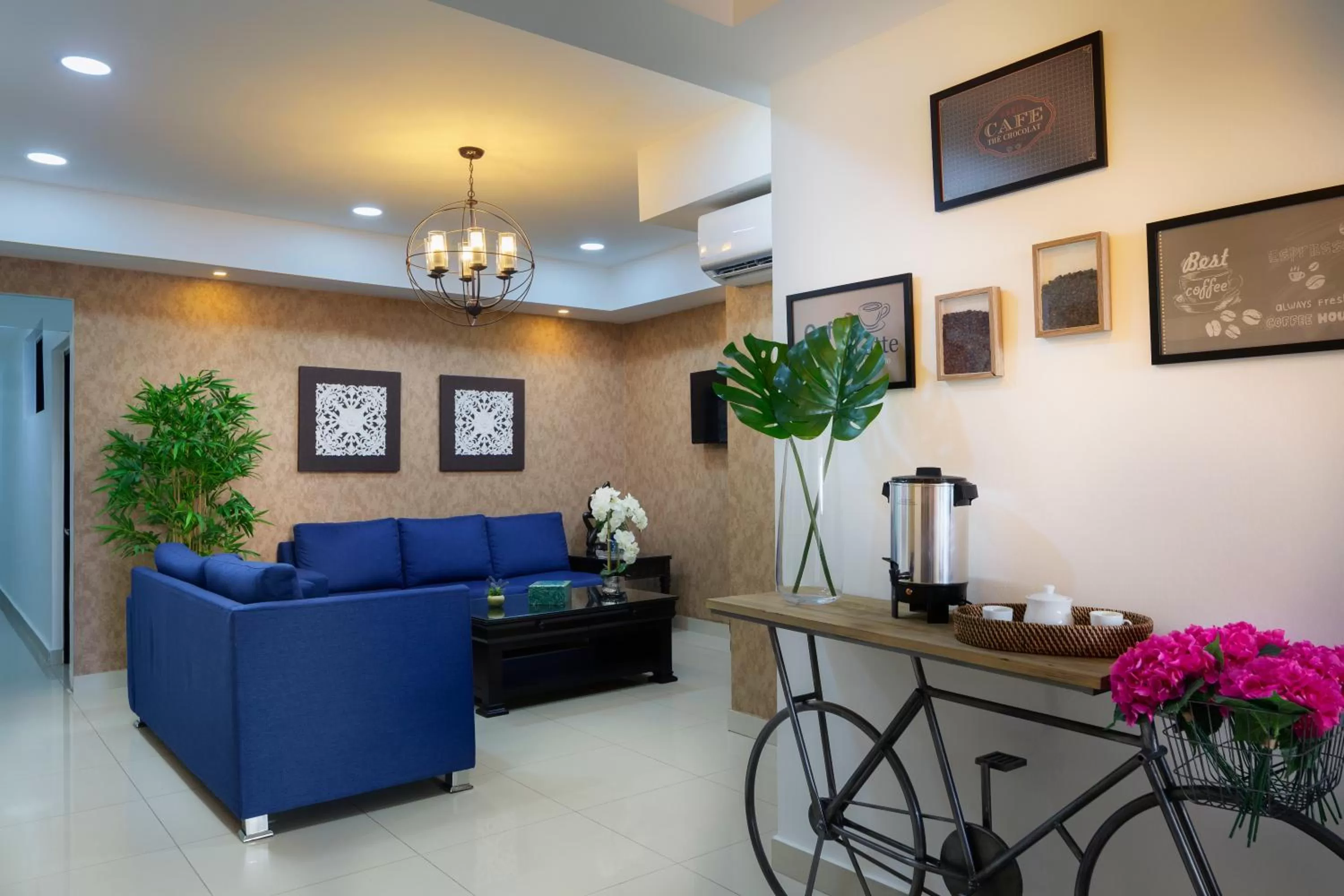 Seating area in Hotel La Colonia