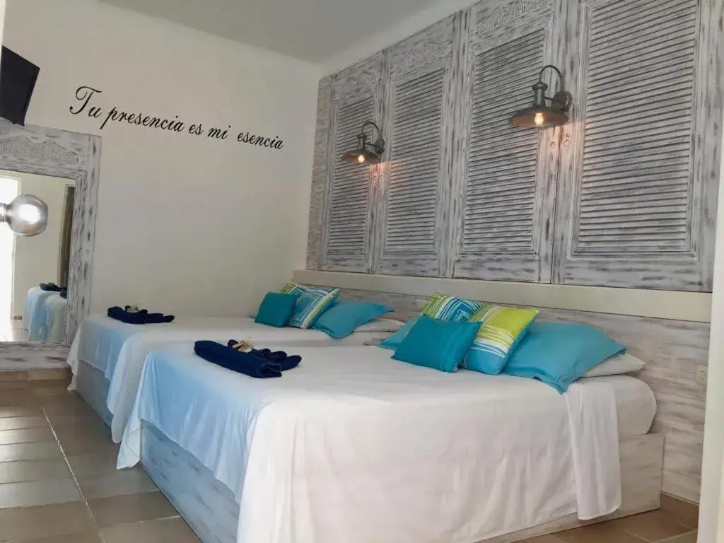 Quadruple Room with Balcony in Hotel Coco Rio "City Center" Quadruple Room with Balcony in Hotel Coco Rio "City Center"