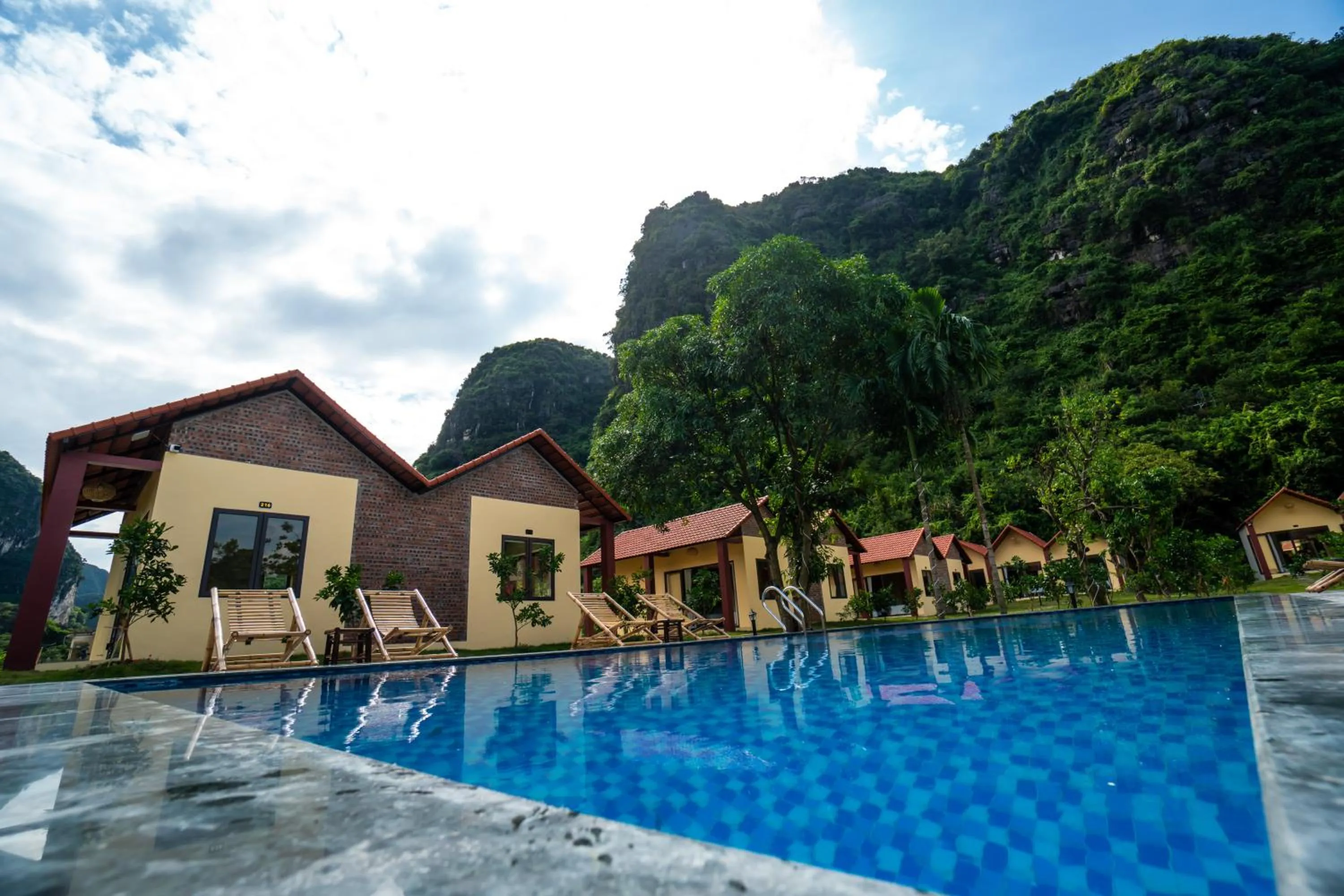 Swimming pool in Trang An Retreat