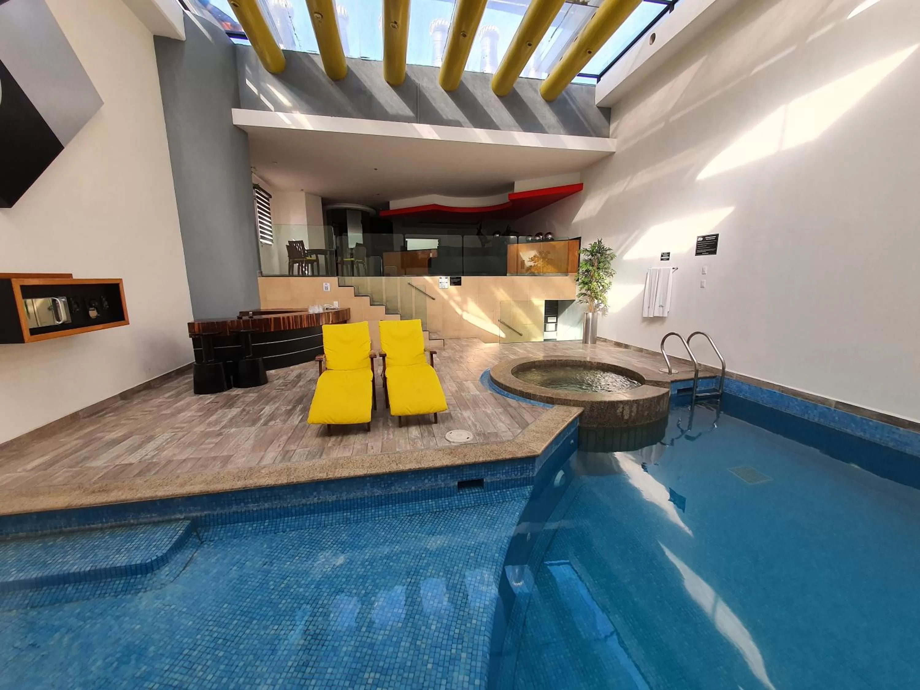 TV and multimedia, Swimming Pool in Hotel Alcampo