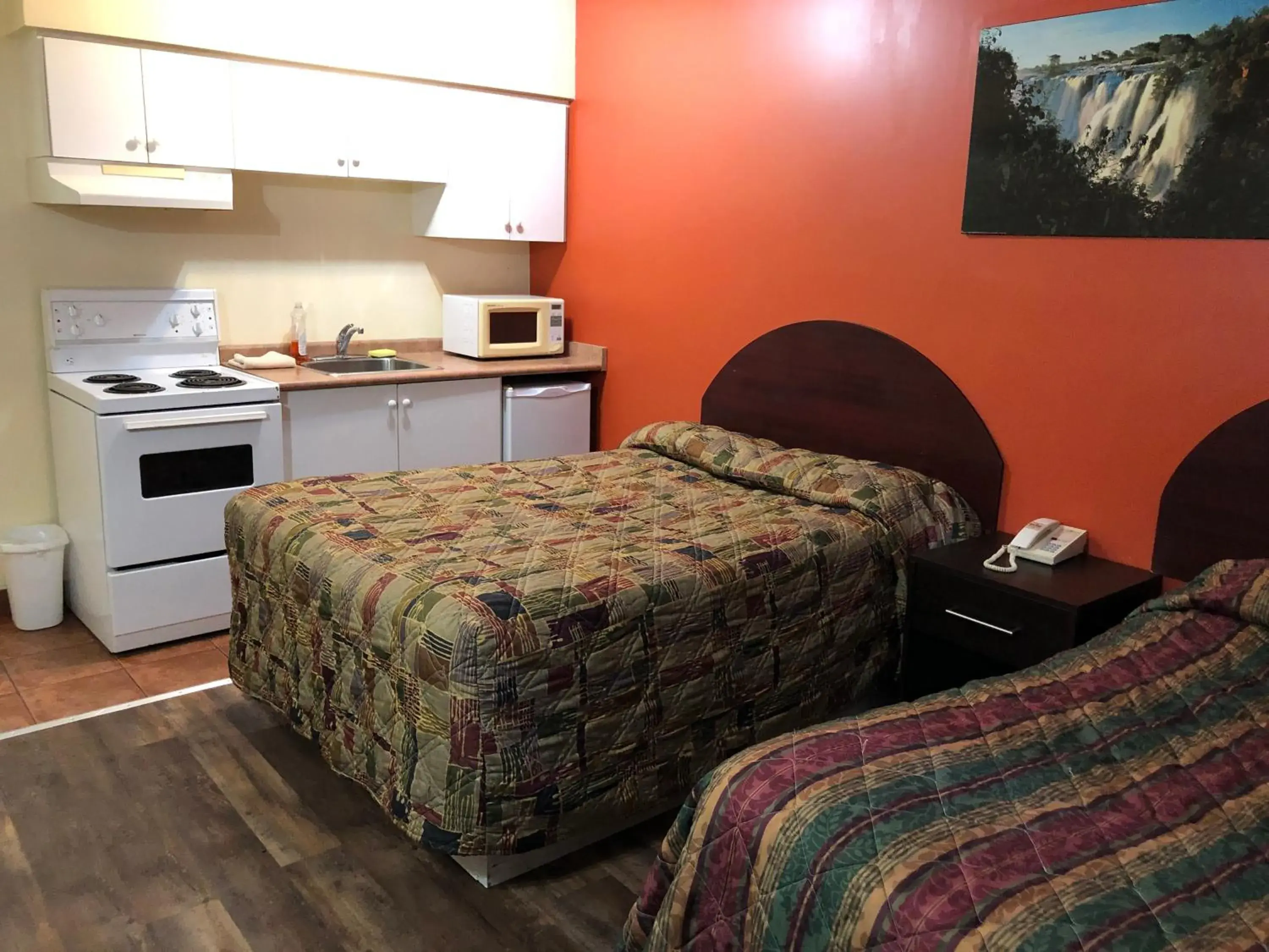 Family Room in Royal Windsor Motel Family Room in Royal Windsor Motel