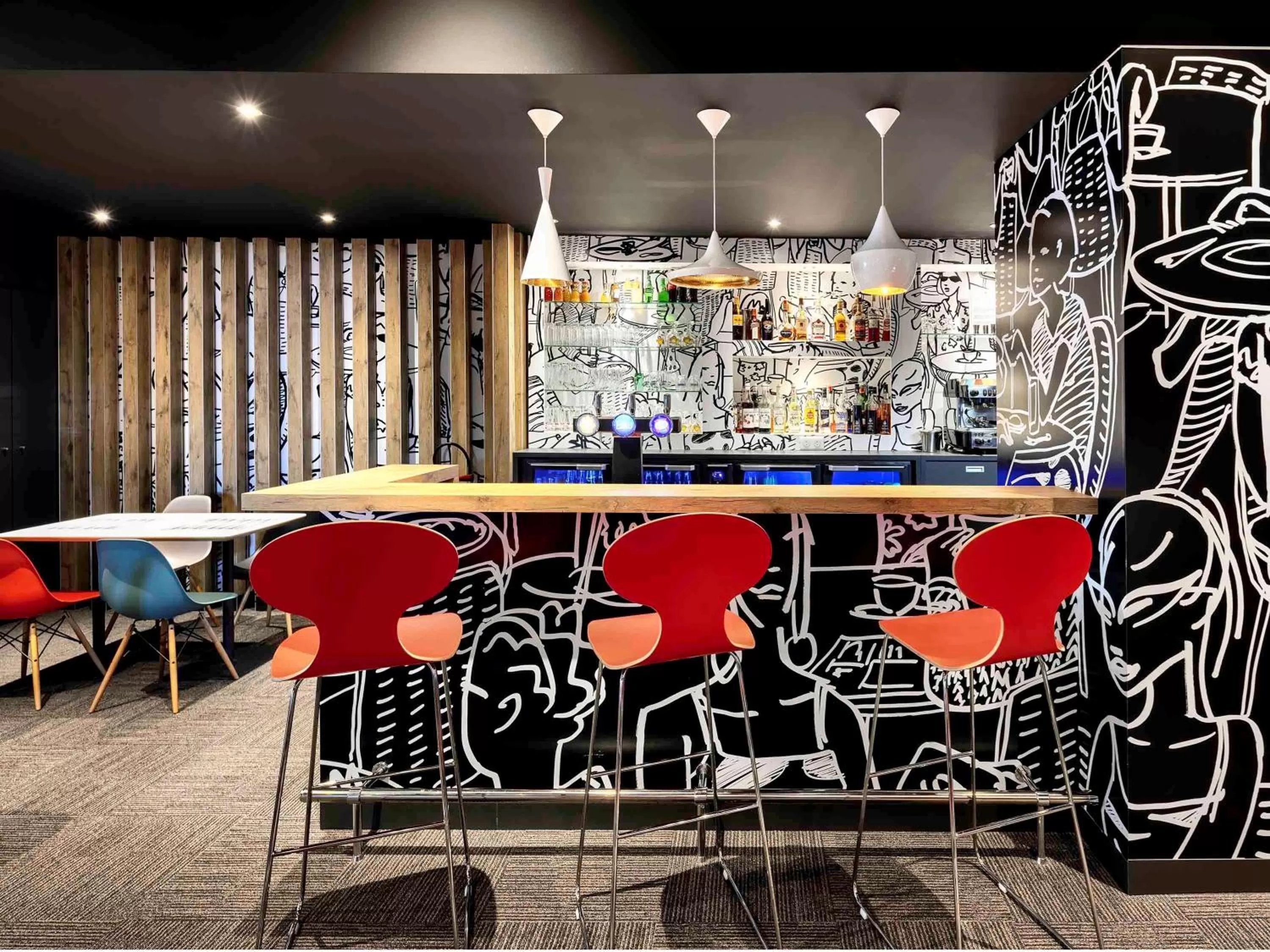 Lounge or bar in ibis Poitiers Site du Futuroscope