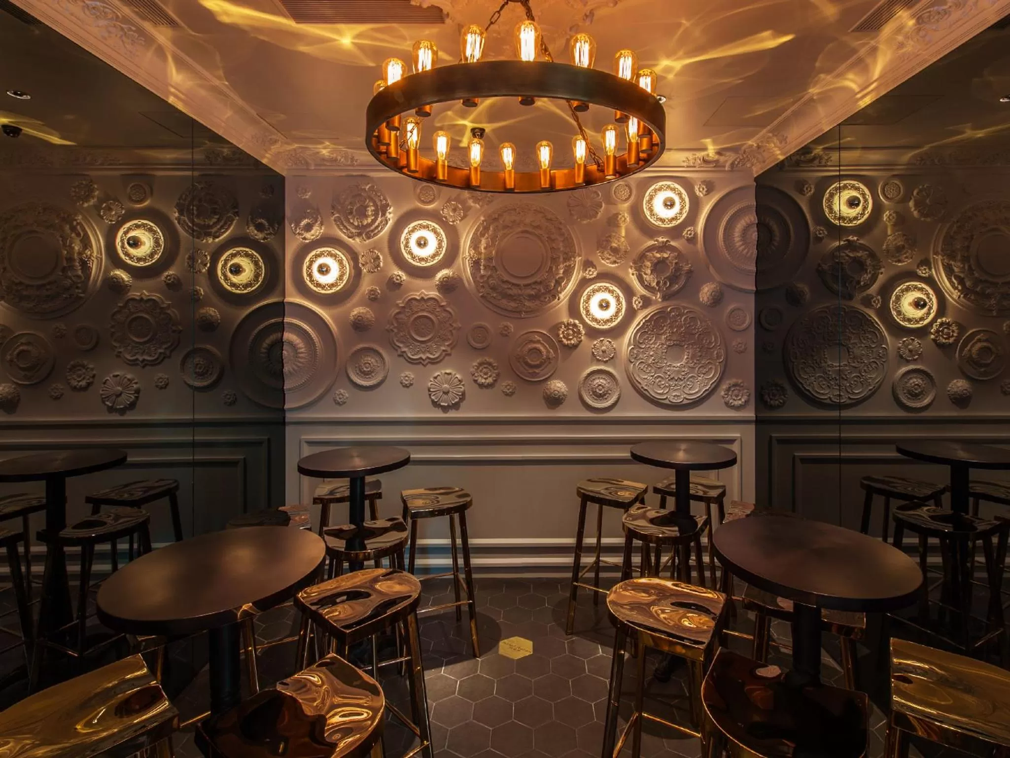 Restaurant/places to eat in Hotel Relax III