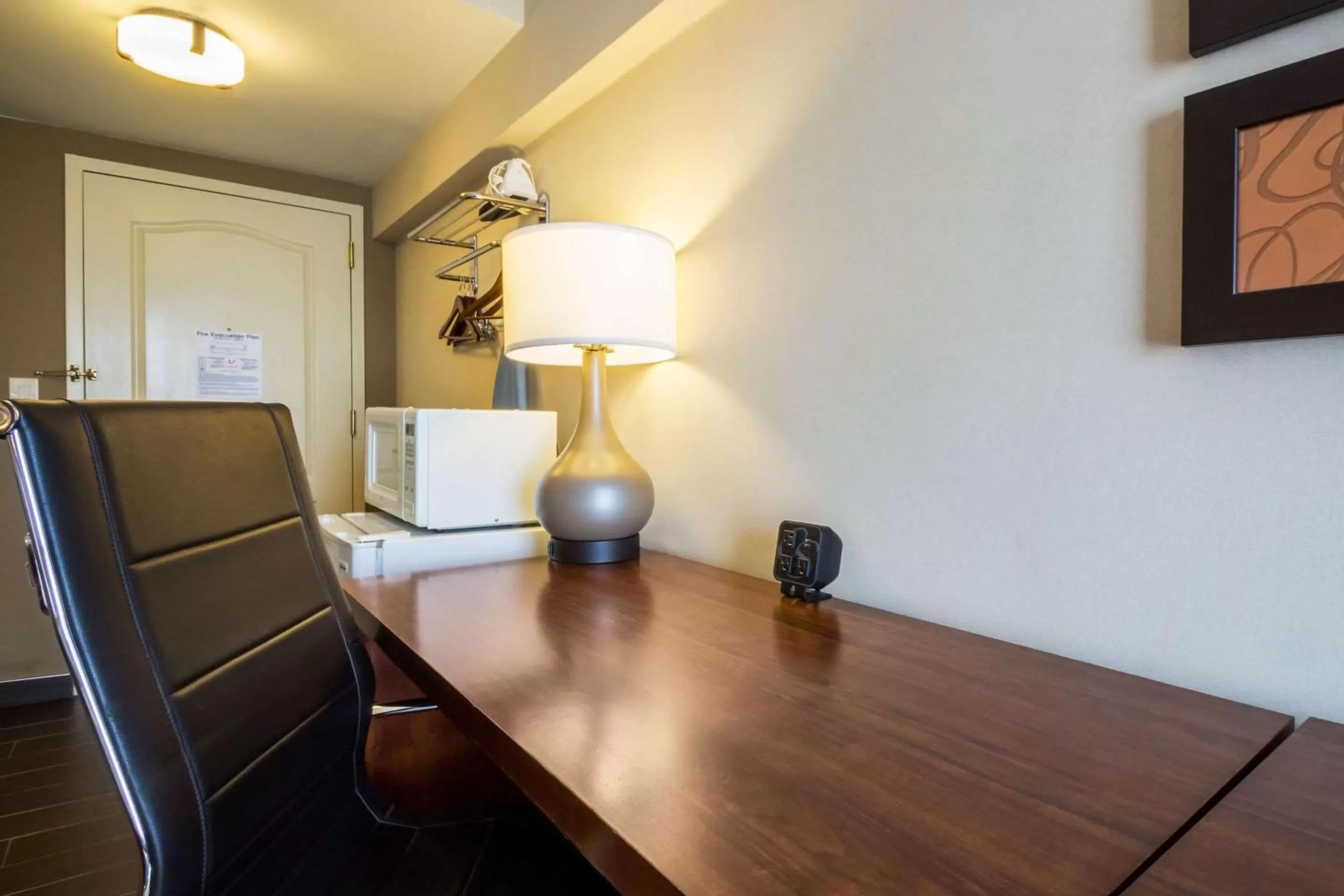 Photo of the whole room in Comfort Suites at Woodbridge