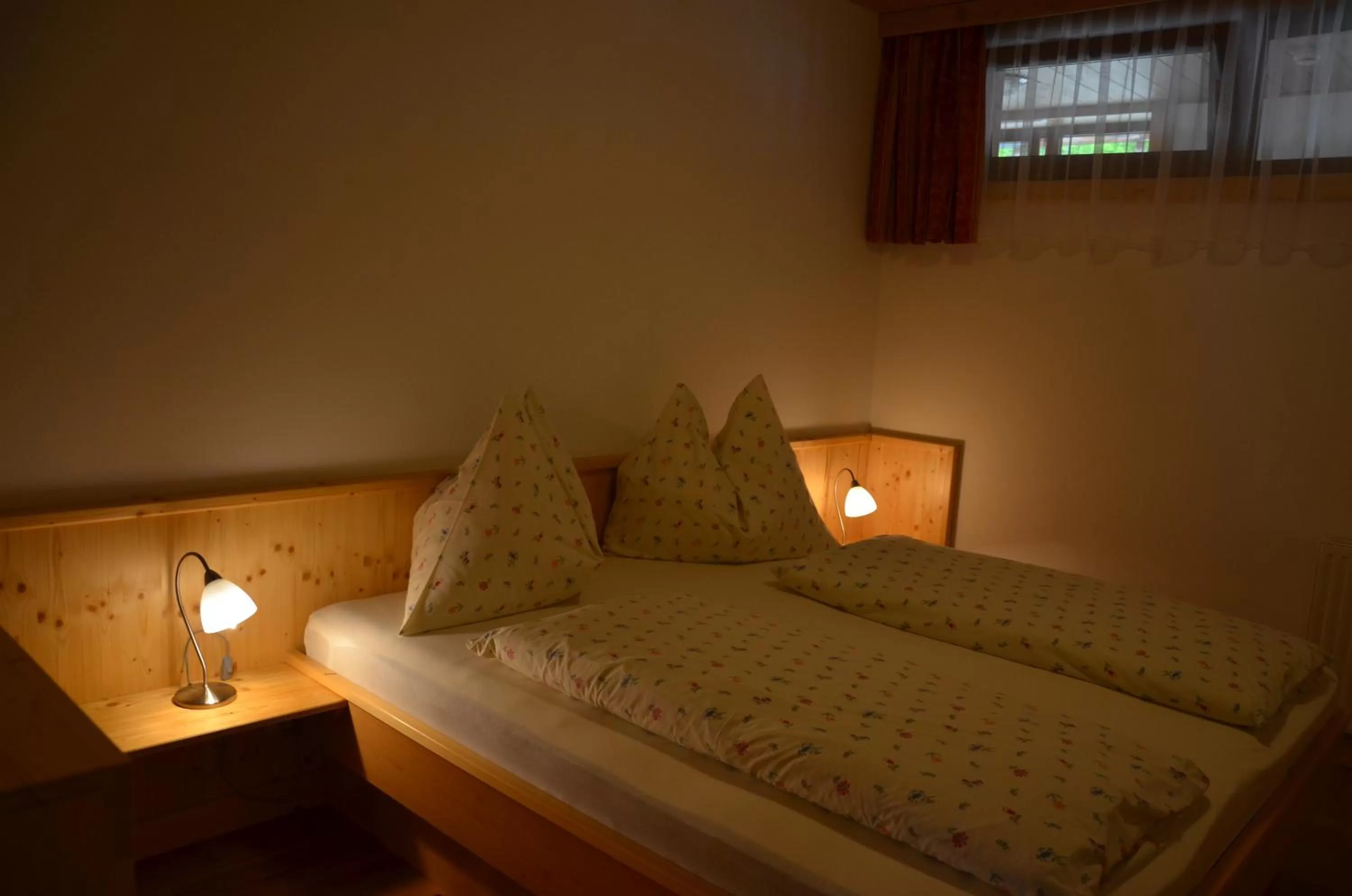 Photo of the whole room, Bed in Pension zum Schreiner