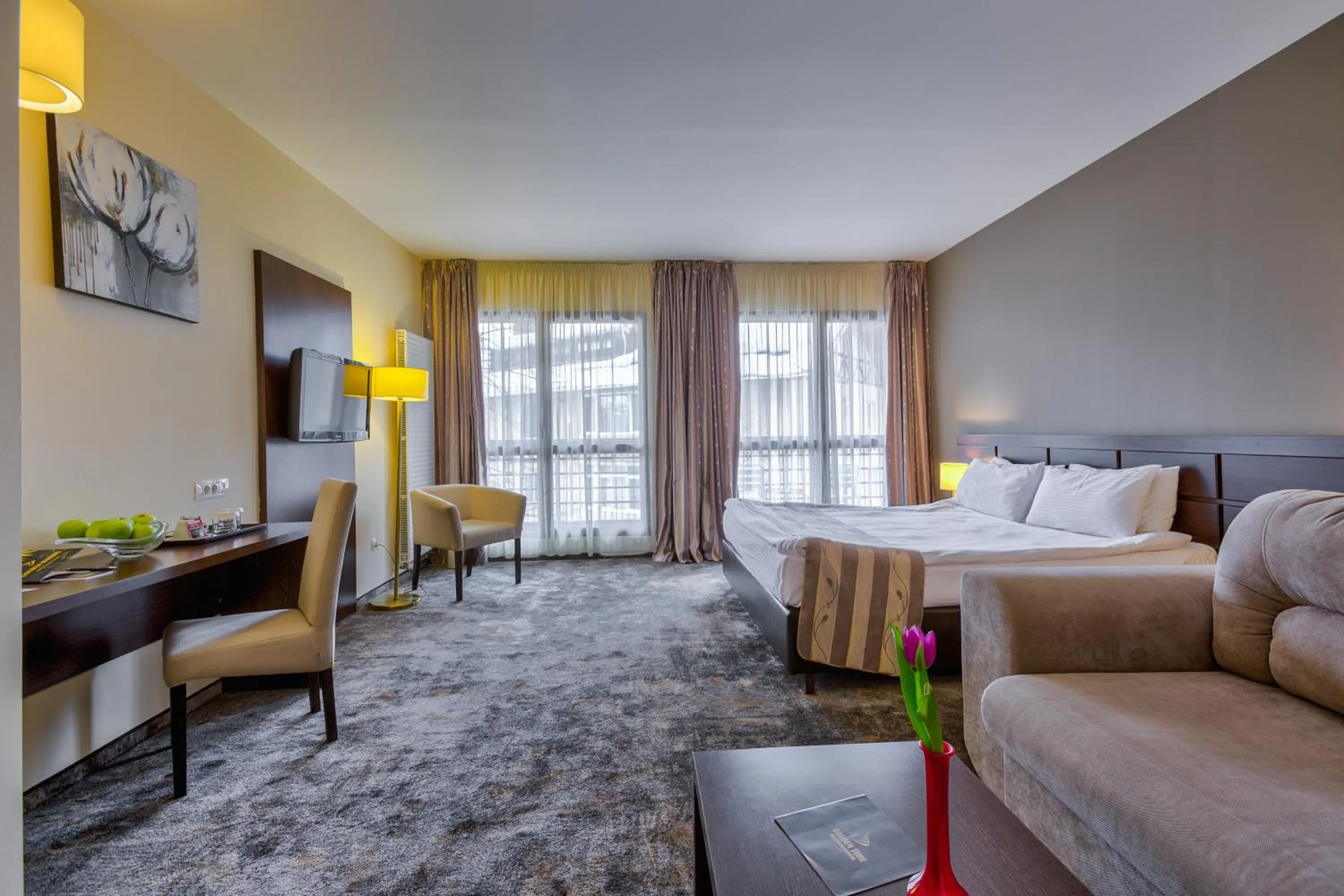 Photo of the whole room, Bed in Golden Time Hotel