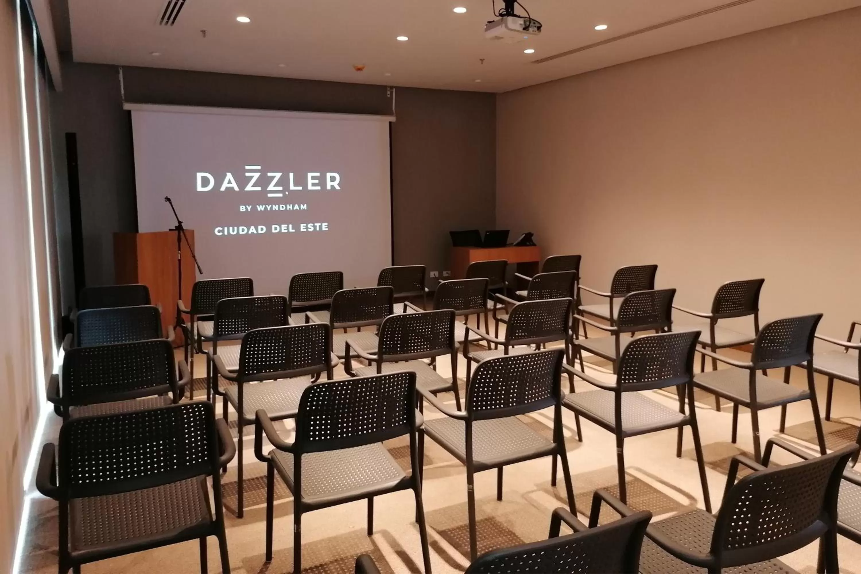 Meeting/conference room in Dazzler by Wyndham Ciudad del Este