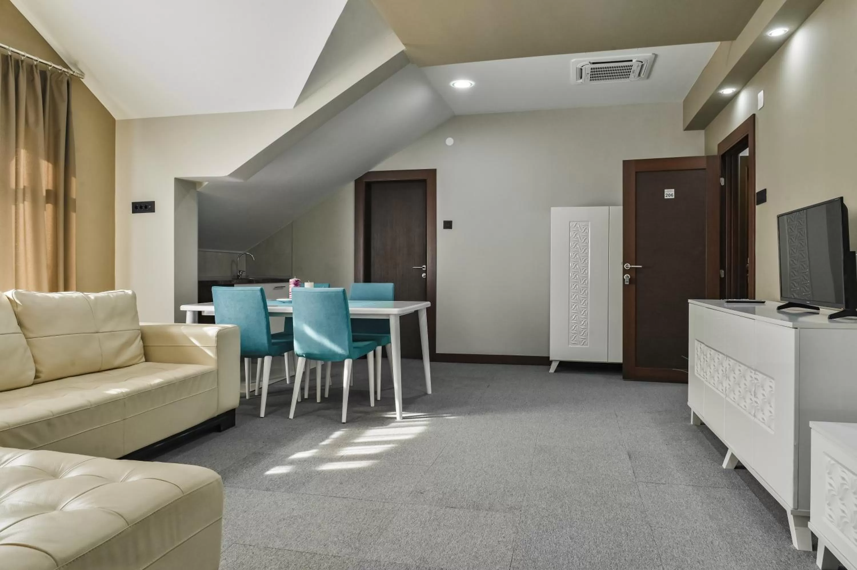 hair dresser in Garni Hotel Aline