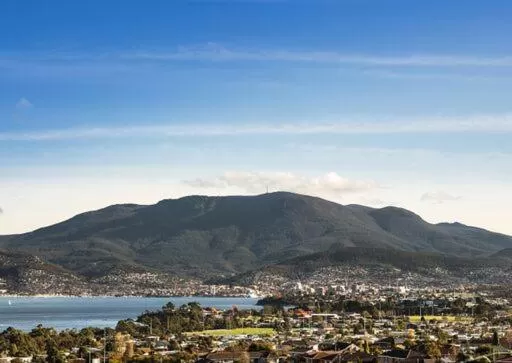 Mountain view in Shoreline Hotel