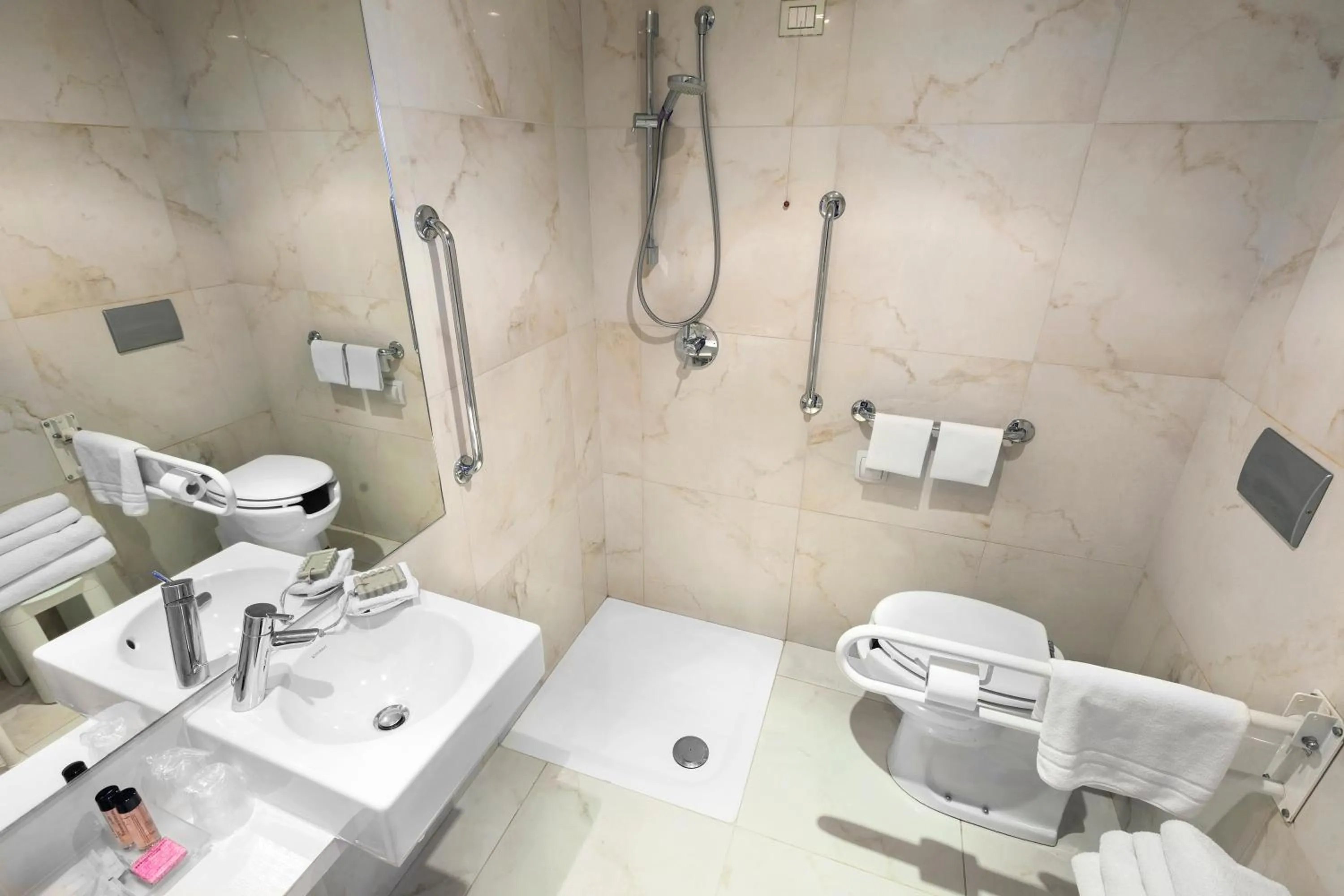 Toilet in Europa Hotel Design Spa 1877