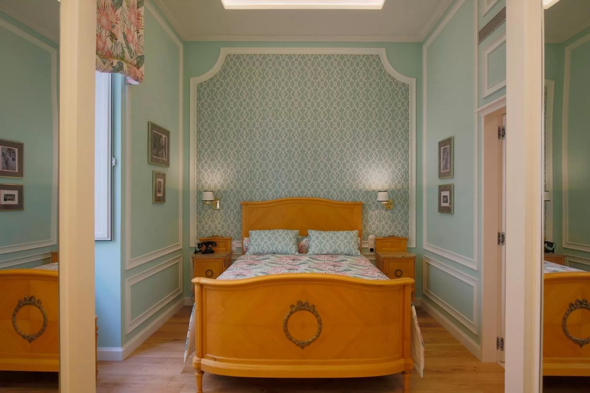 Bed in Grande Hotel do Porto